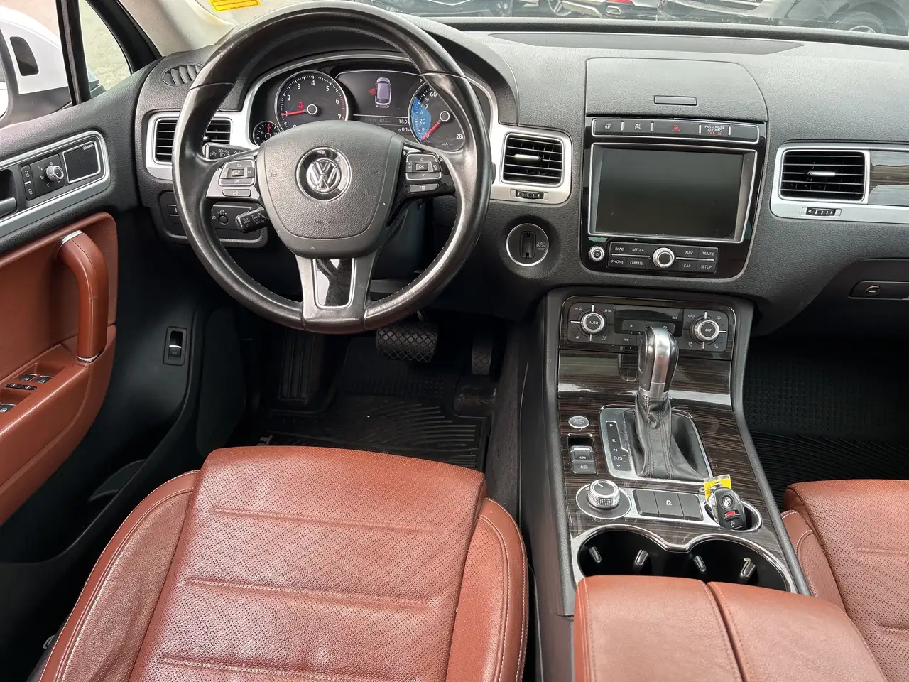Volkswagen Touareg снимка Volkswagen Touareg
