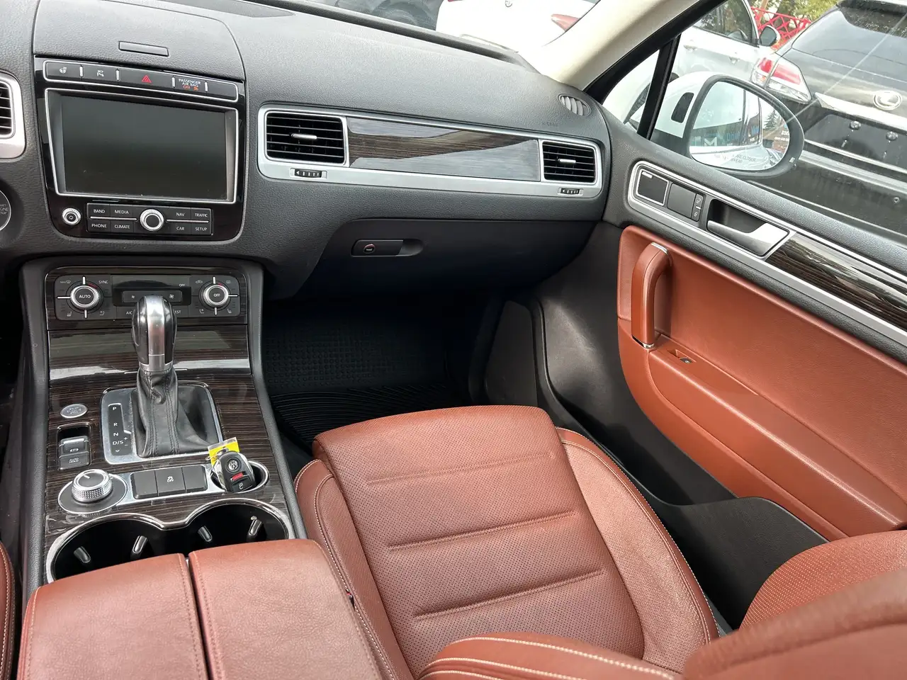Volkswagen Touareg снимка Volkswagen Touareg