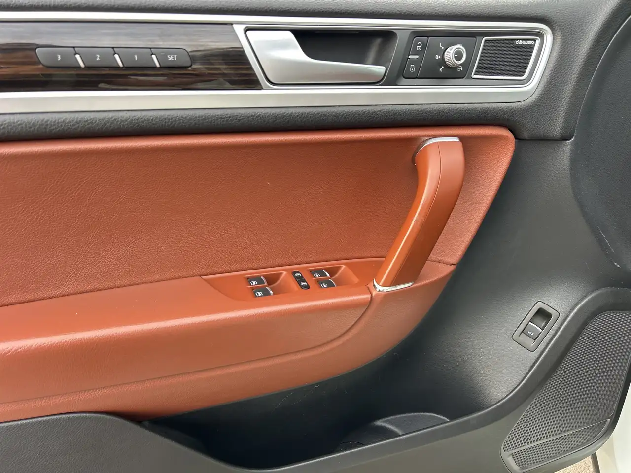 Volkswagen Touareg снимка Volkswagen Touareg