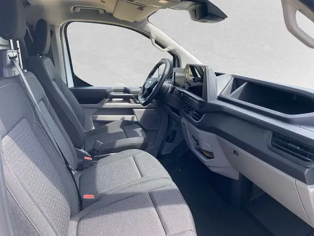 Ford Transit Custom view 3