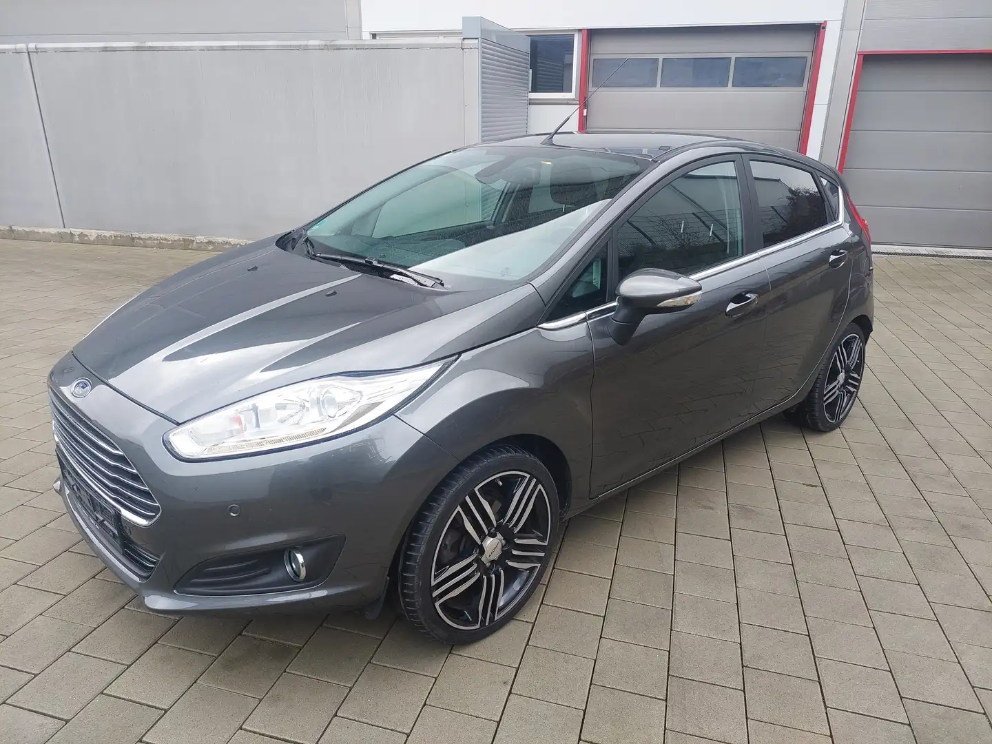 Ford Fiesta Titanium Gris - 1