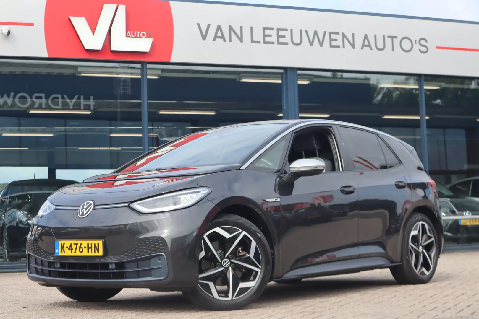 Volkswagen ID.3 First Plus 58 kWh | BTW auto | camera | NL-auto! Grijs - 1