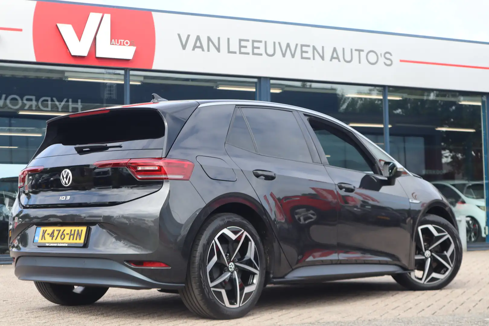 Volkswagen ID.3 First Plus 58 kWh | BTW auto | camera | NL-auto! Grijs - 2