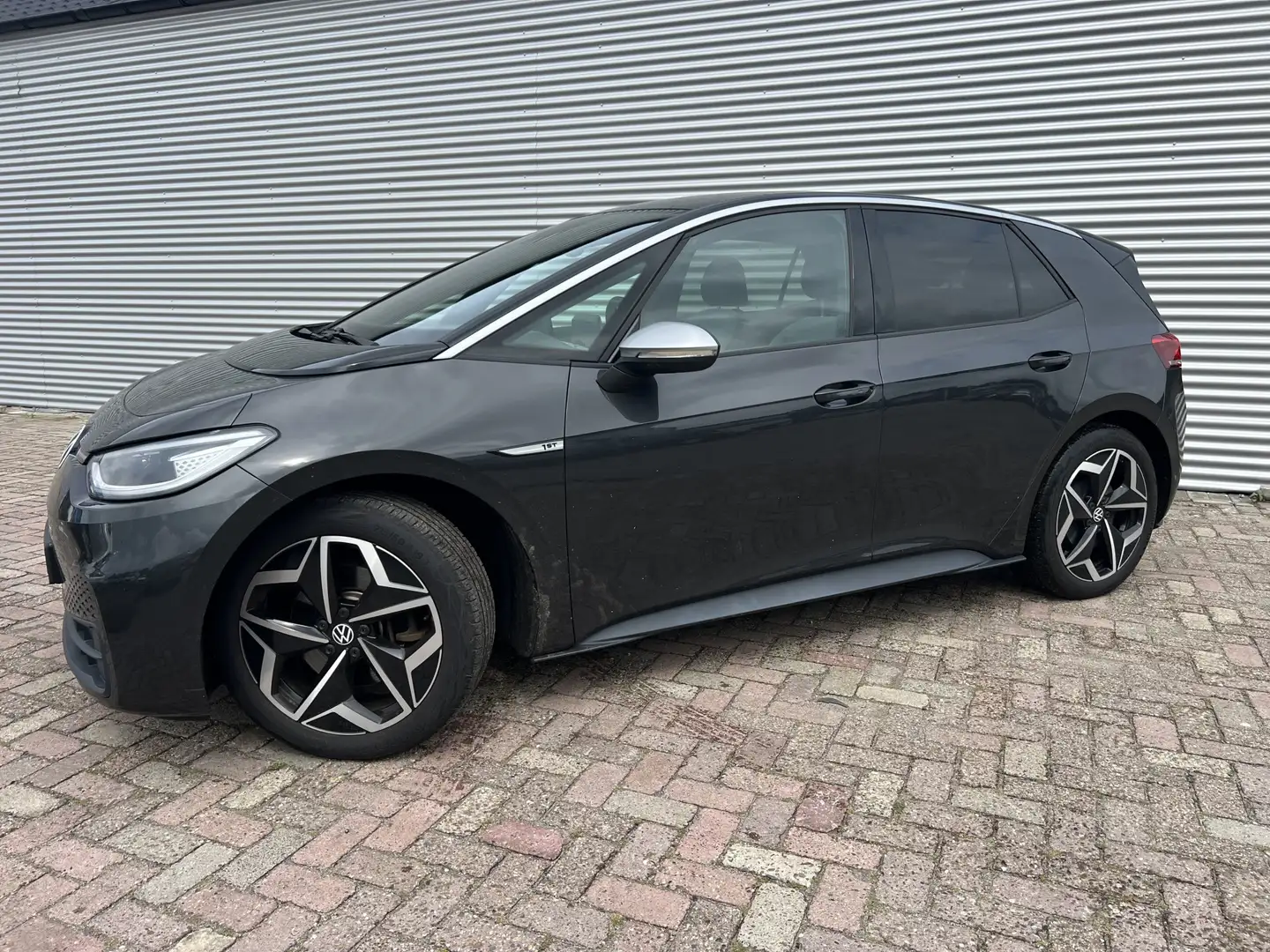 Volkswagen ID.3 First Plus 58 kWh | Nieuw Binnen! | BTW auto | cam Grijs - 2