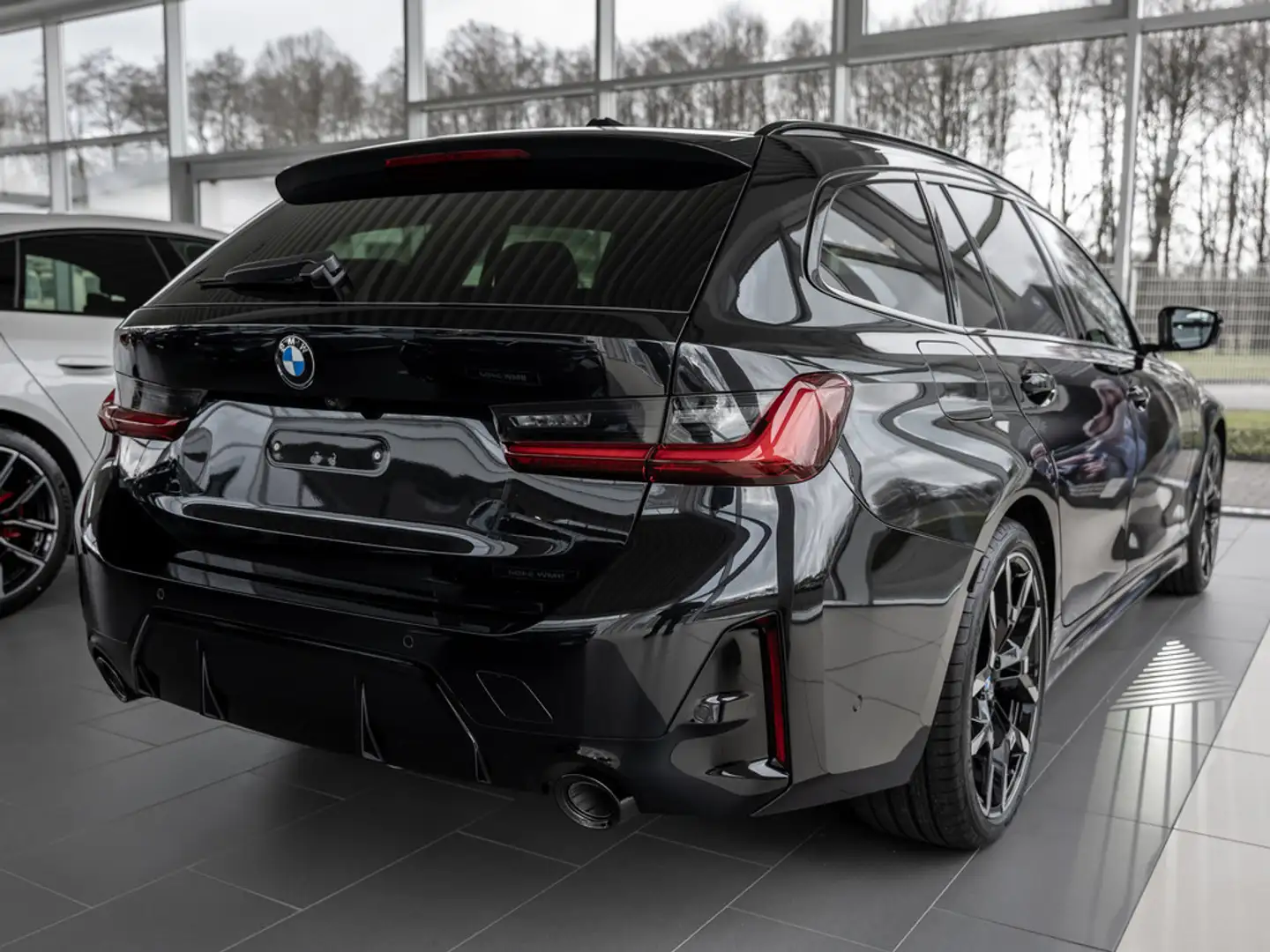 BMW 320 d Touring M-Sport Pro FACEL. 360° LED HUD Schwarz - 2