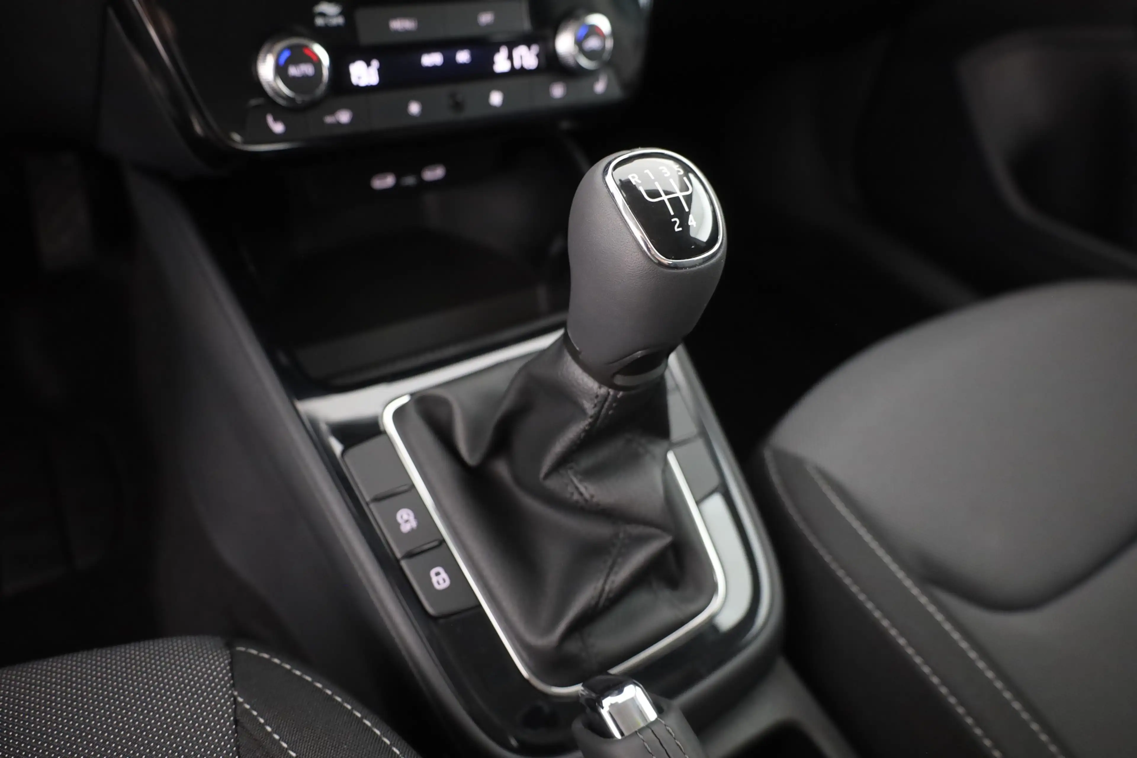 Skoda Fabia 1.0 MPI LED Sitzheizung Tempomat — photo 13