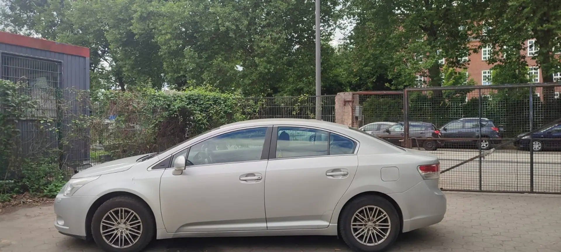 Toyota Avensis Toyota Avensis Sedan Automatik Серебристый - 2