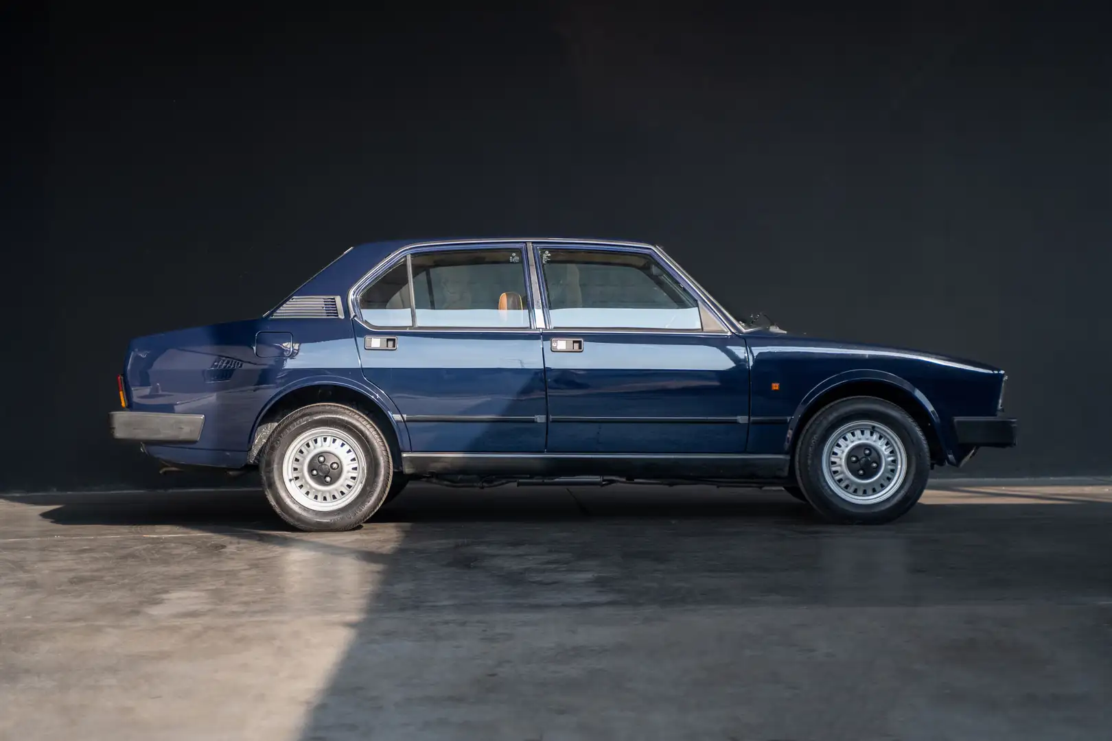 Alfa Romeo Alfetta Alfetta 2.0 Blau - 2
