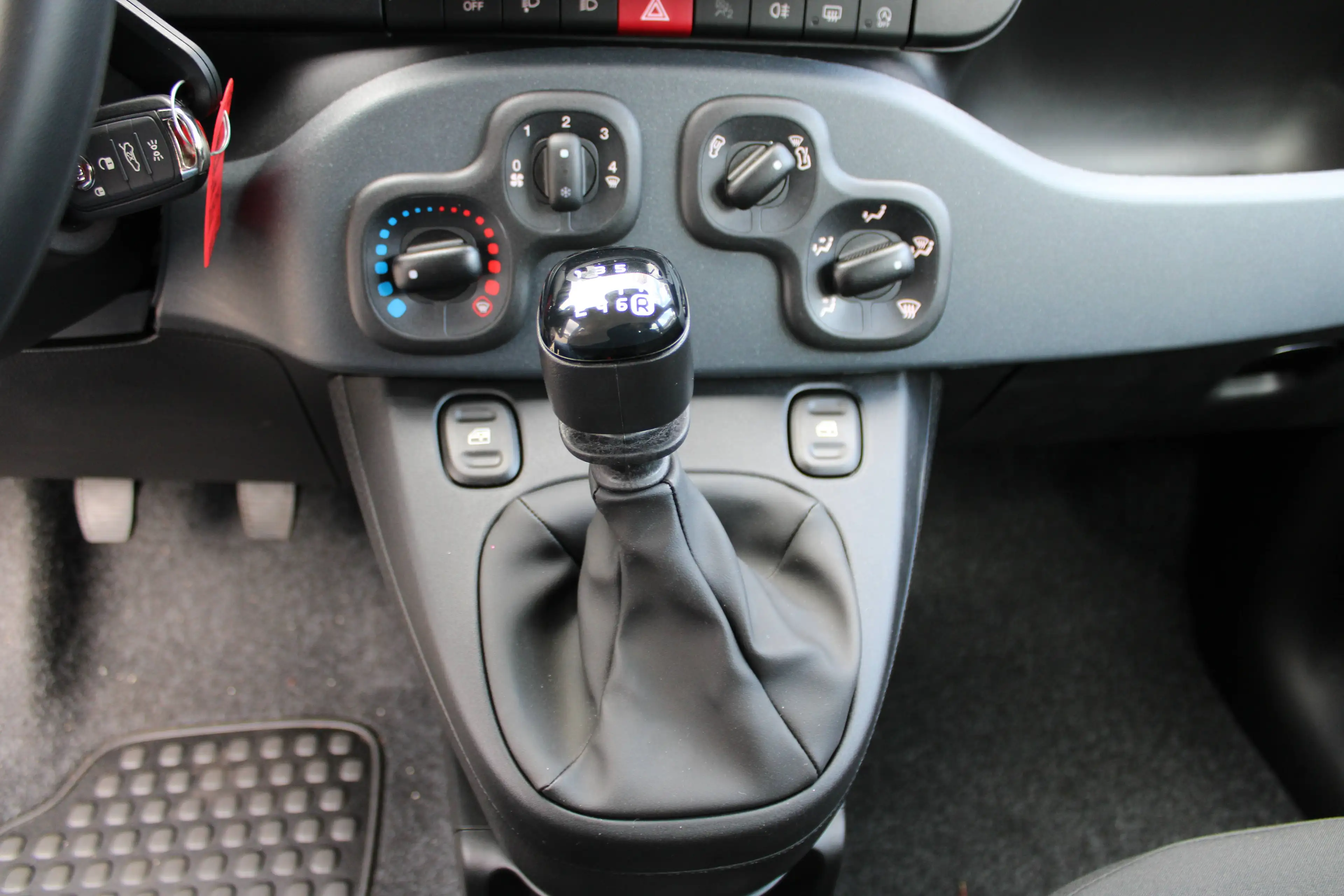 Fiat Pandina Pandina Icon Hyb. / Klima, Parksensoren, Radio, Bluetooth — photo 8