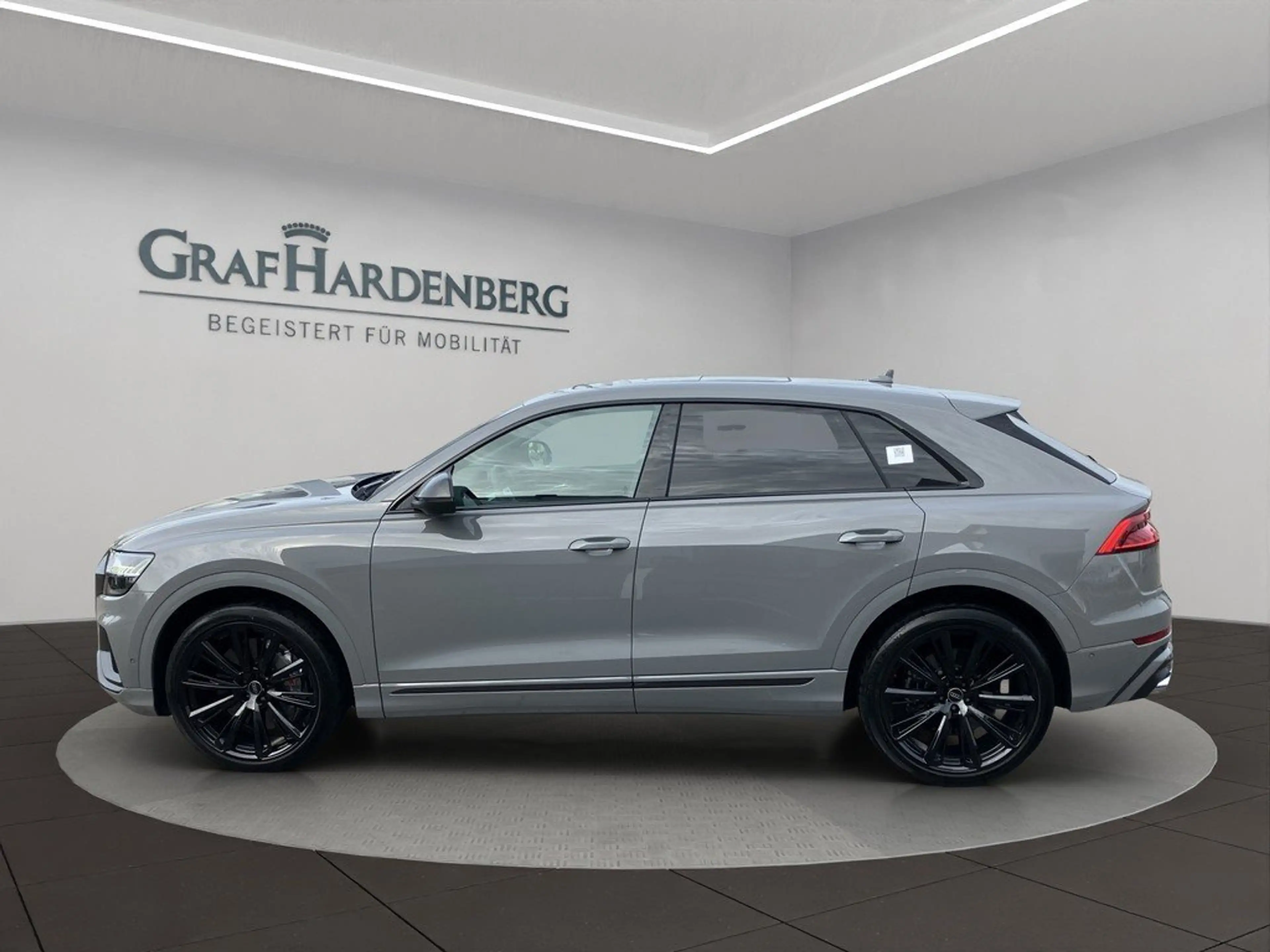 Audi SQ8 4.0TFSI competition plus AHK Head-up-Display — photo 5