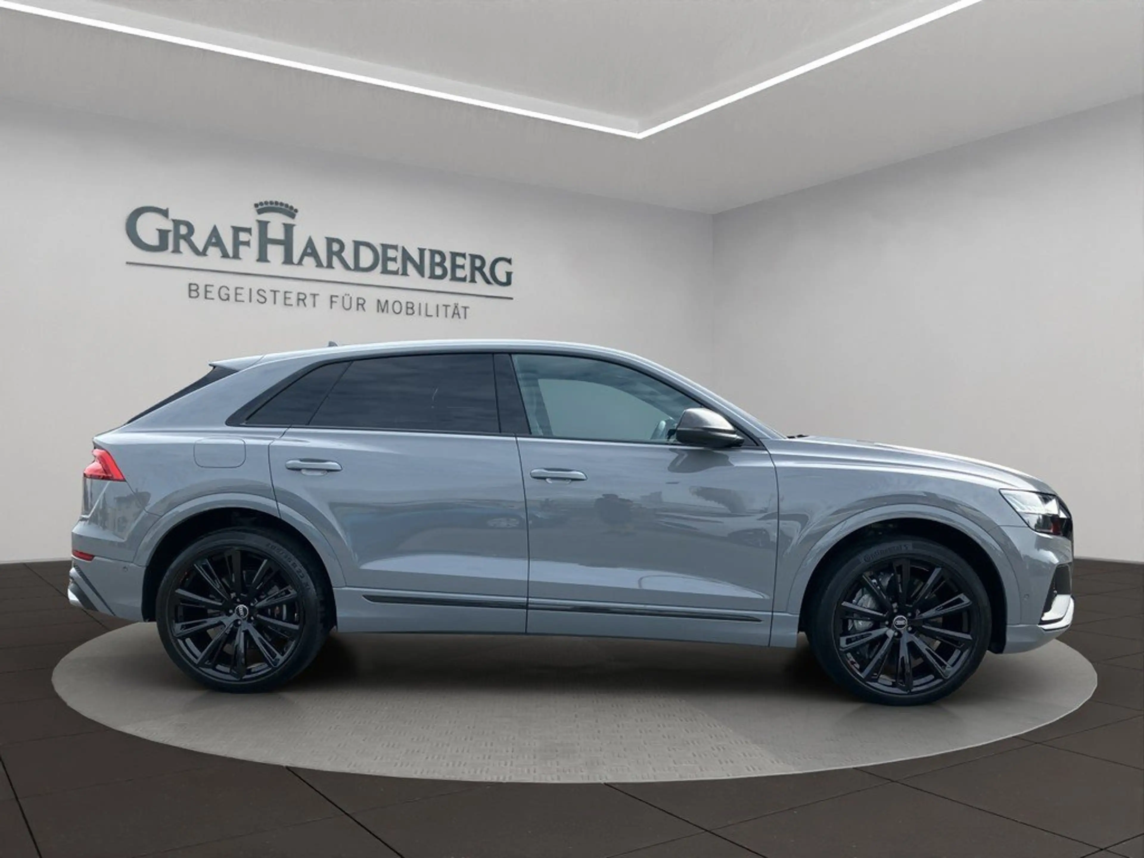 Audi SQ8 4.0TFSI competition plus AHK Head-up-Display — photo 6