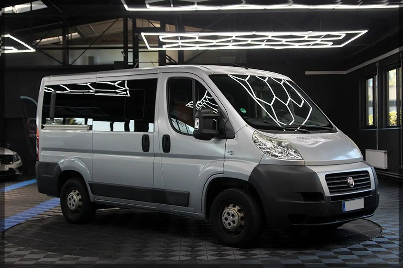 Fiat Ducato 8Sitzer KEIN BAUSTELLEN FZG L1H1 Silber - 1