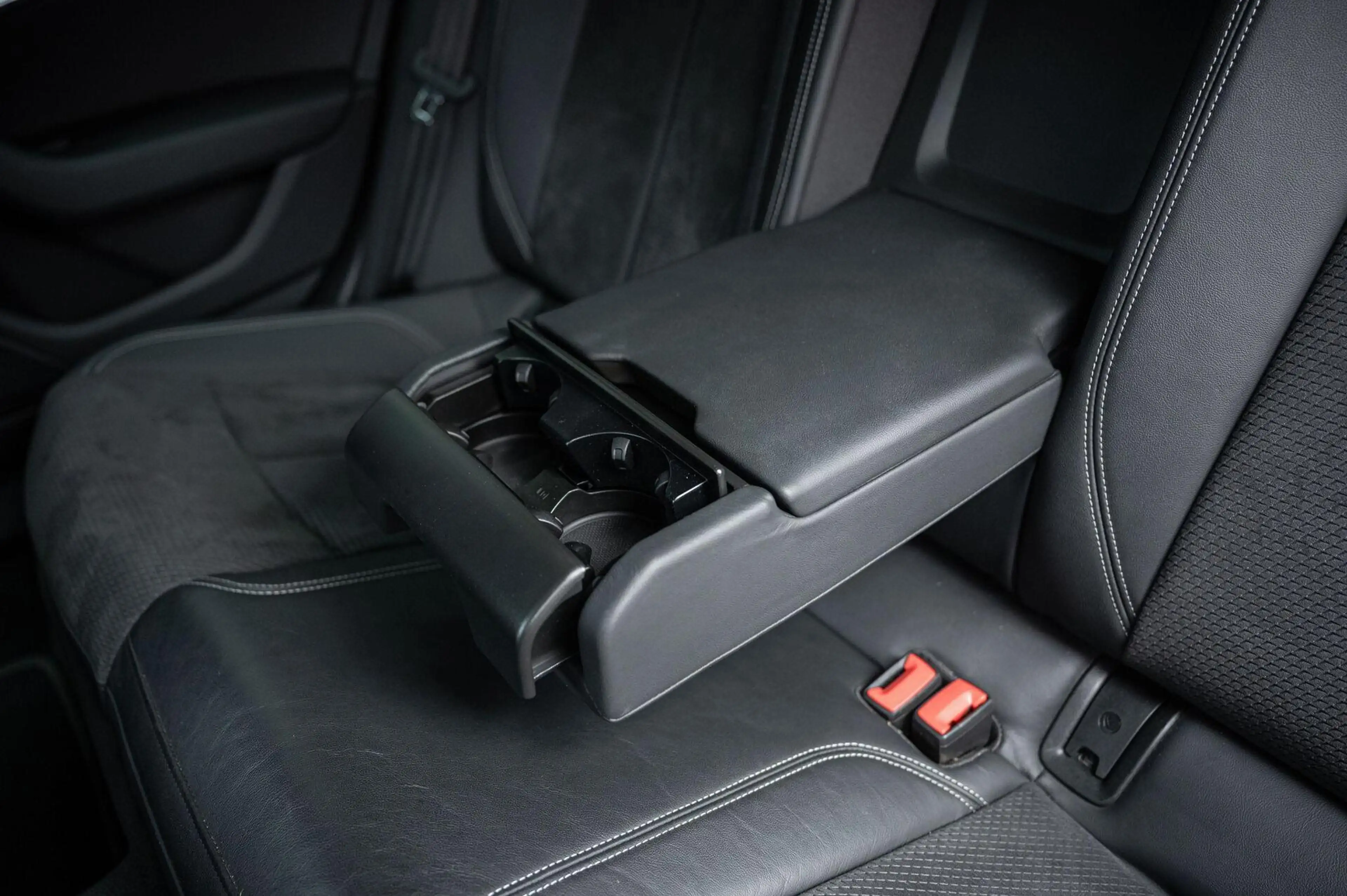 Audi A6 Avant 55 TFSI e quattro Competition TREKHAAK 21INC — photo 29