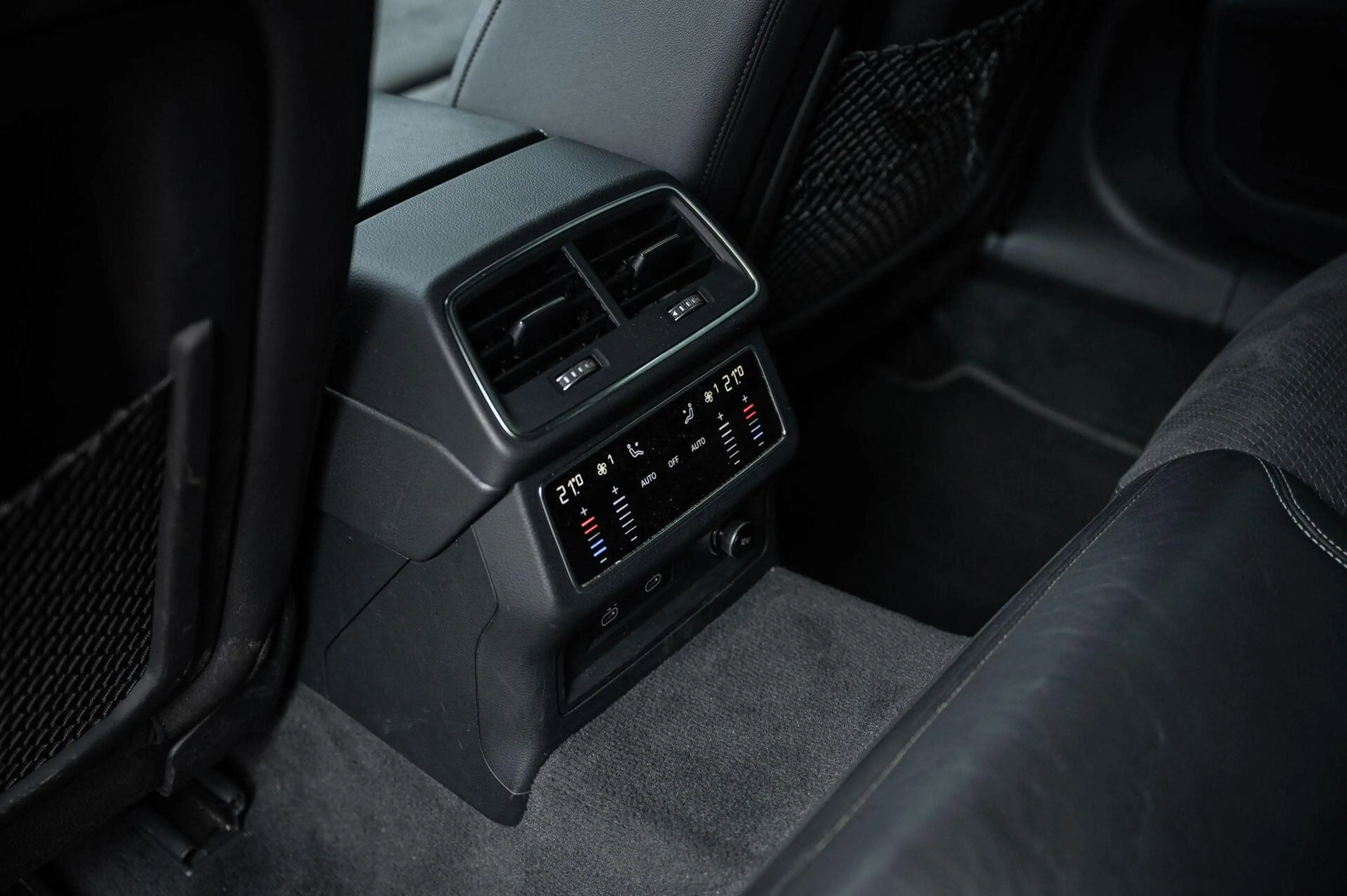 Audi A6 Avant 55 TFSI e quattro Competition TREKHAAK 21INC — photo 16