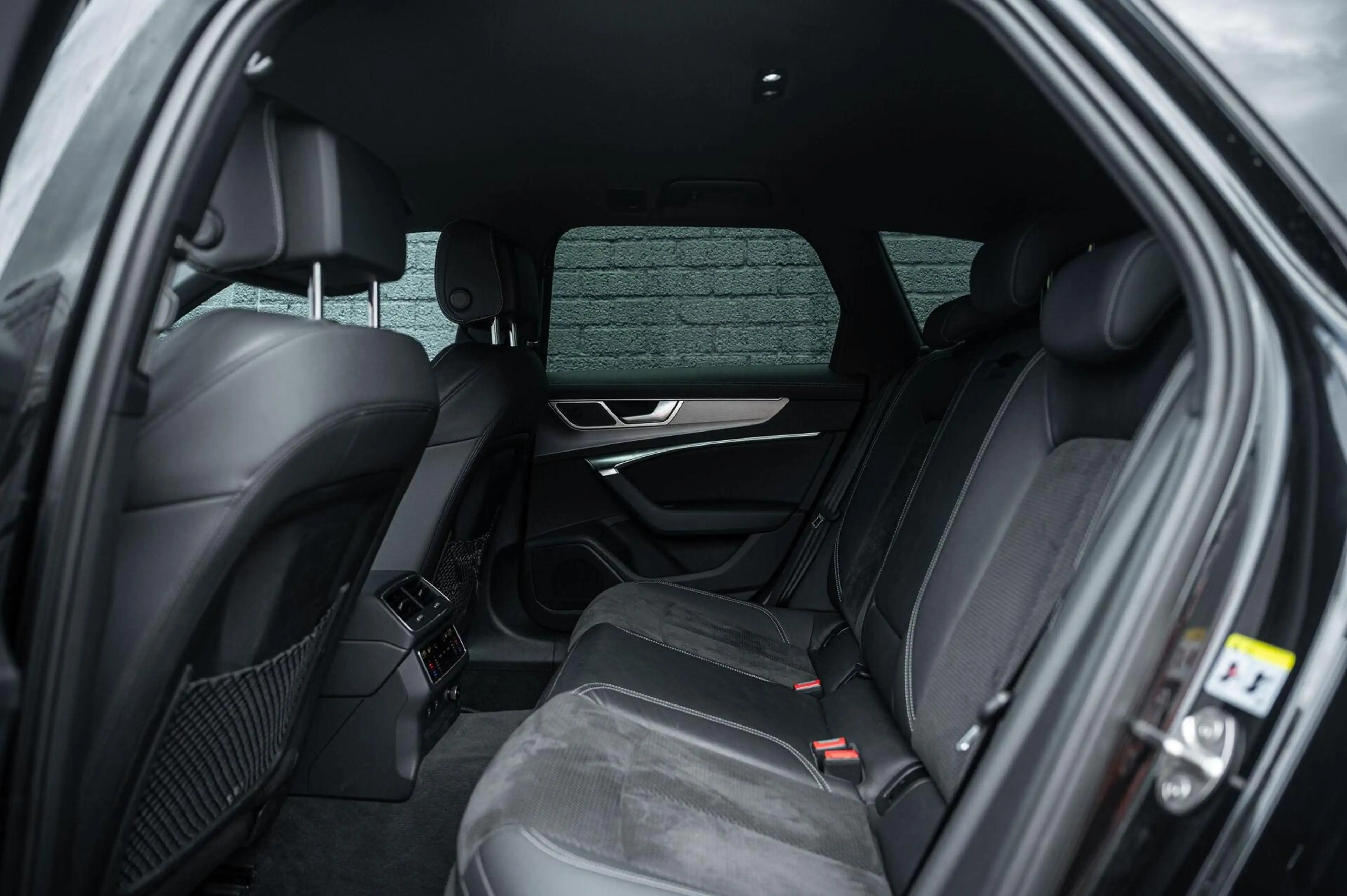 Audi A6 Avant 55 TFSI e quattro Competition TREKHAAK 21INC — photo 31
