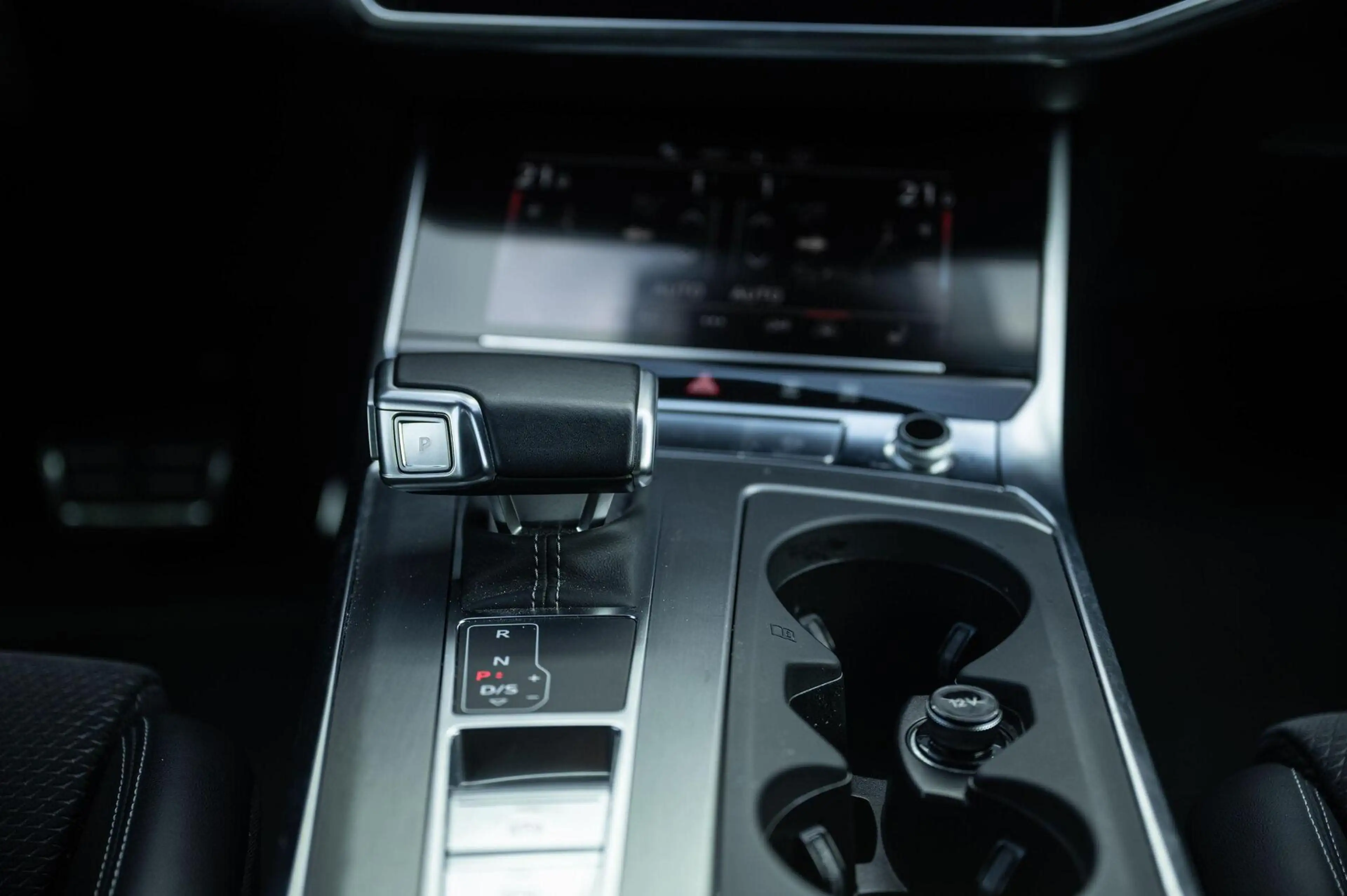 Audi A6 Avant 55 TFSI e quattro Competition TREKHAAK 21INC — photo 23
