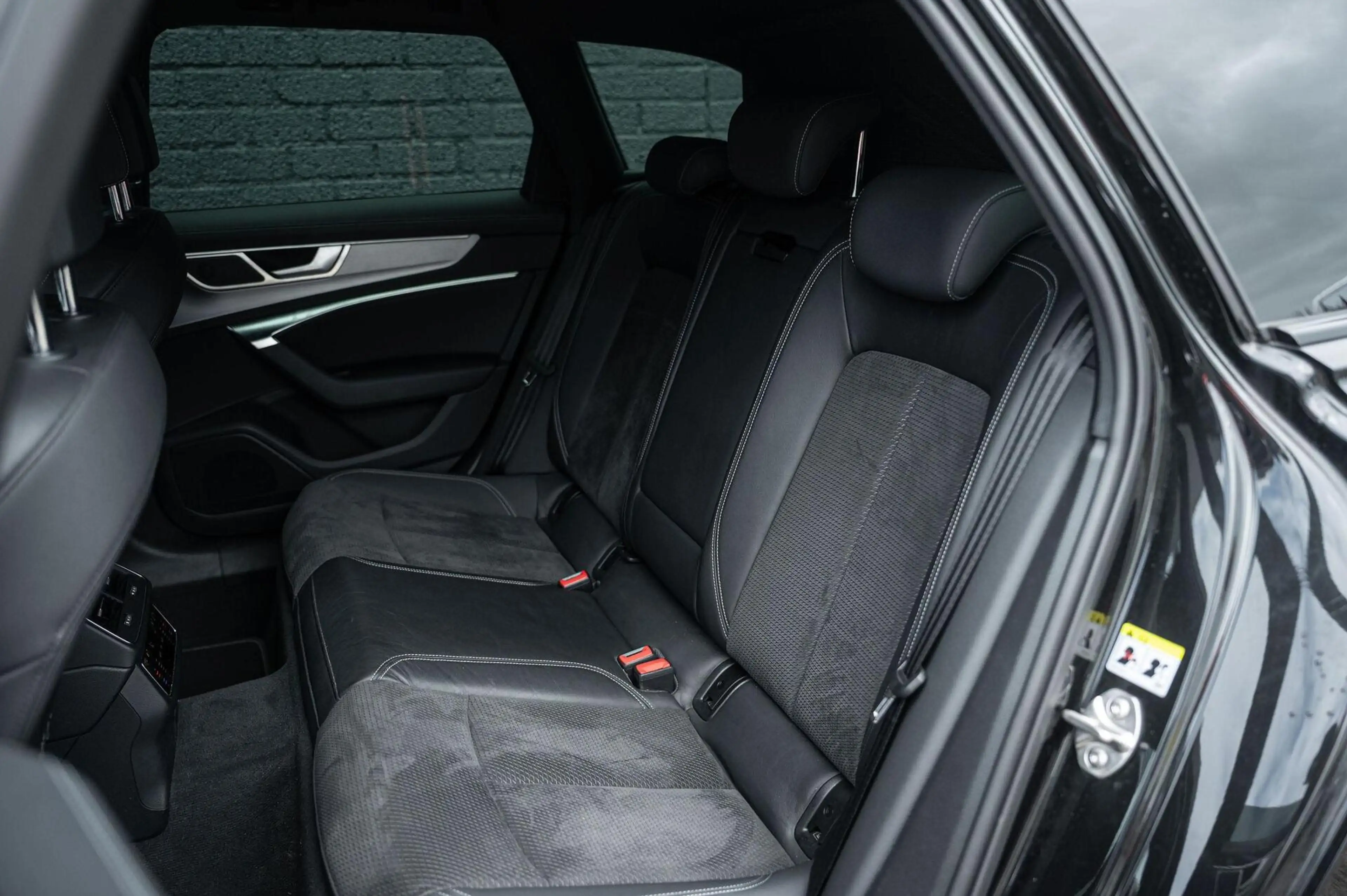 Audi A6 Avant 55 TFSI e quattro Competition TREKHAAK 21INC — photo 30