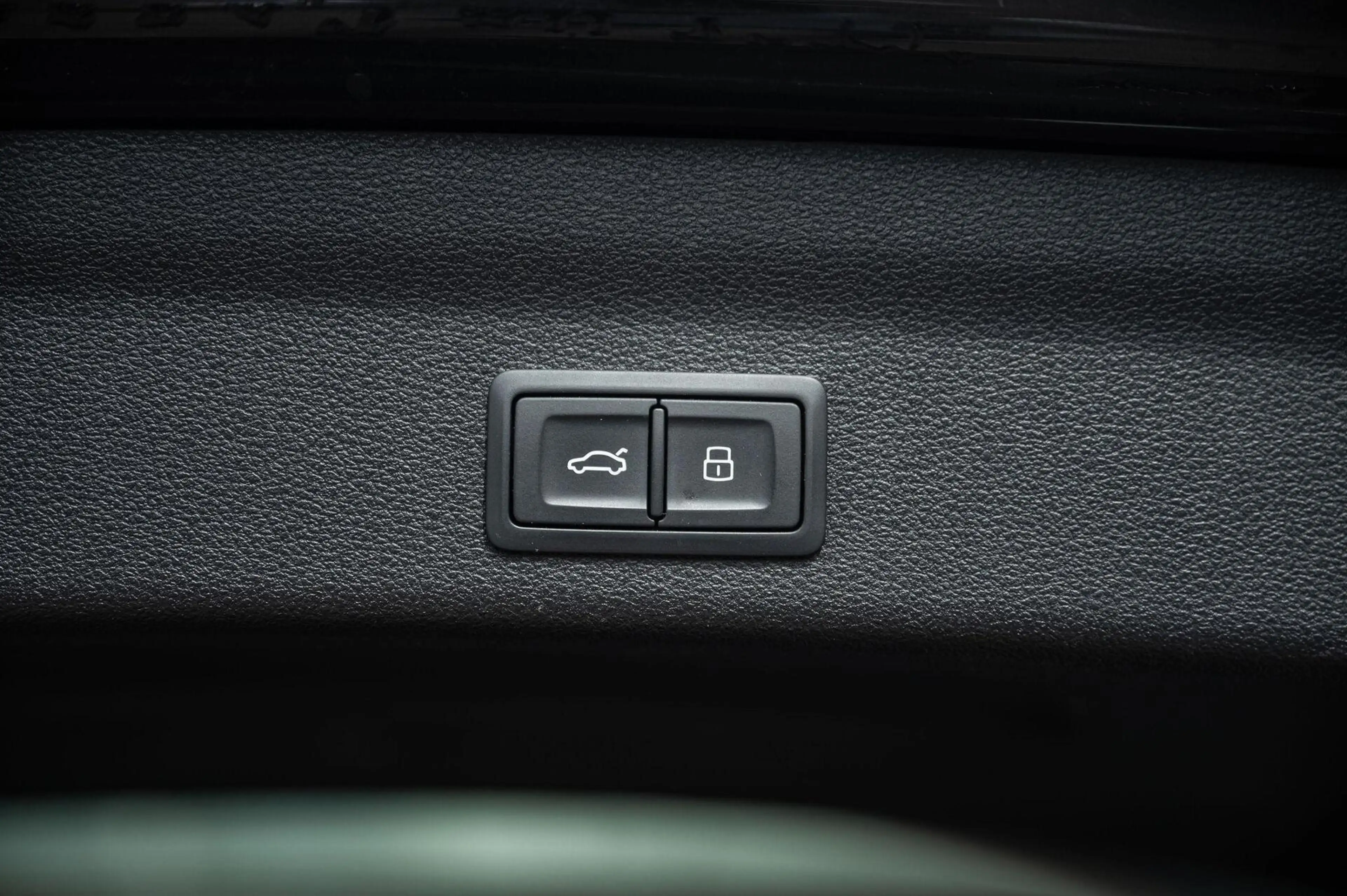 Audi A6 Avant 55 TFSI e quattro Competition TREKHAAK 21INC — photo 18