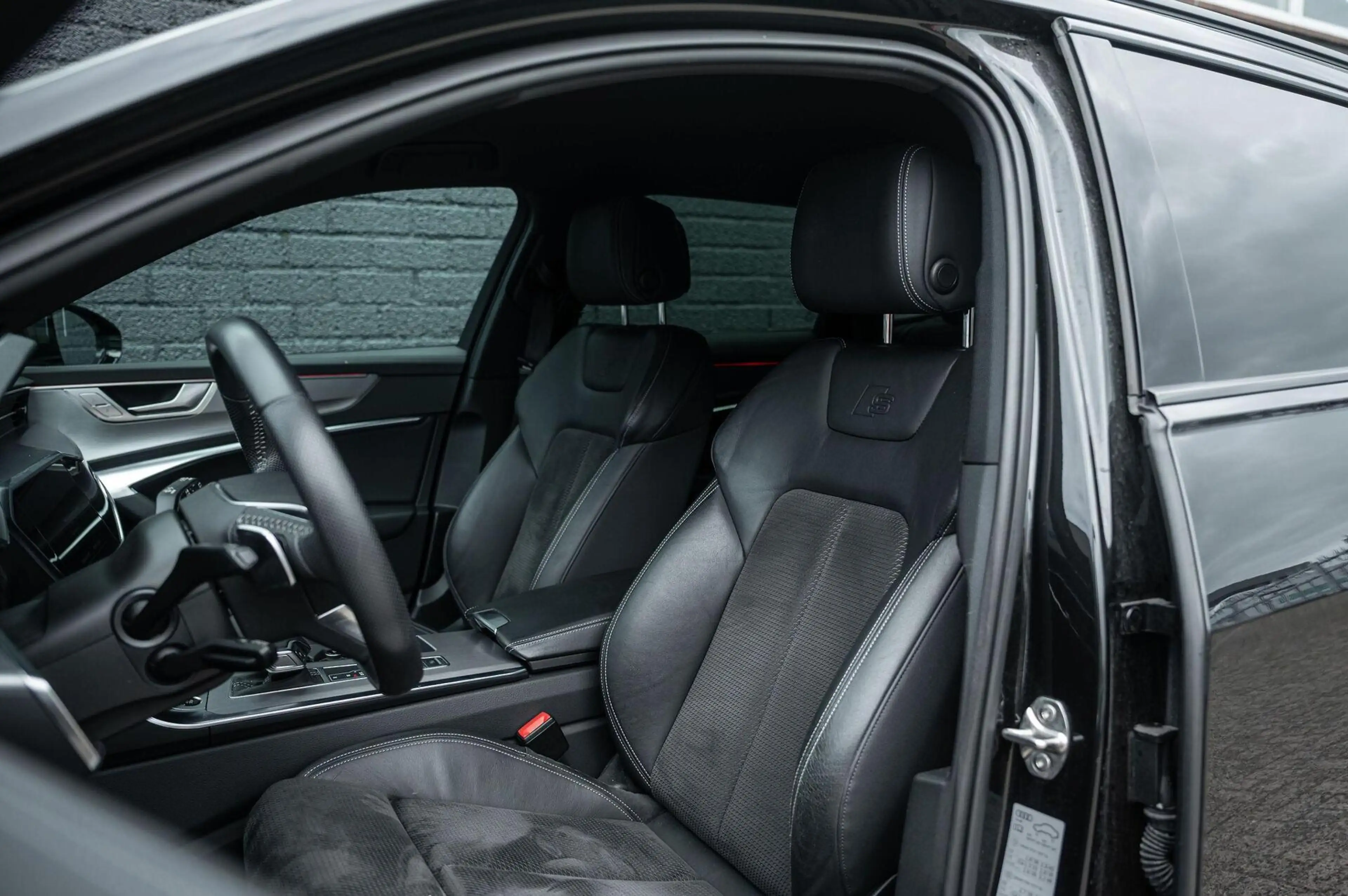 Audi A6 Avant 55 TFSI e quattro Competition TREKHAAK 21INC — photo 5