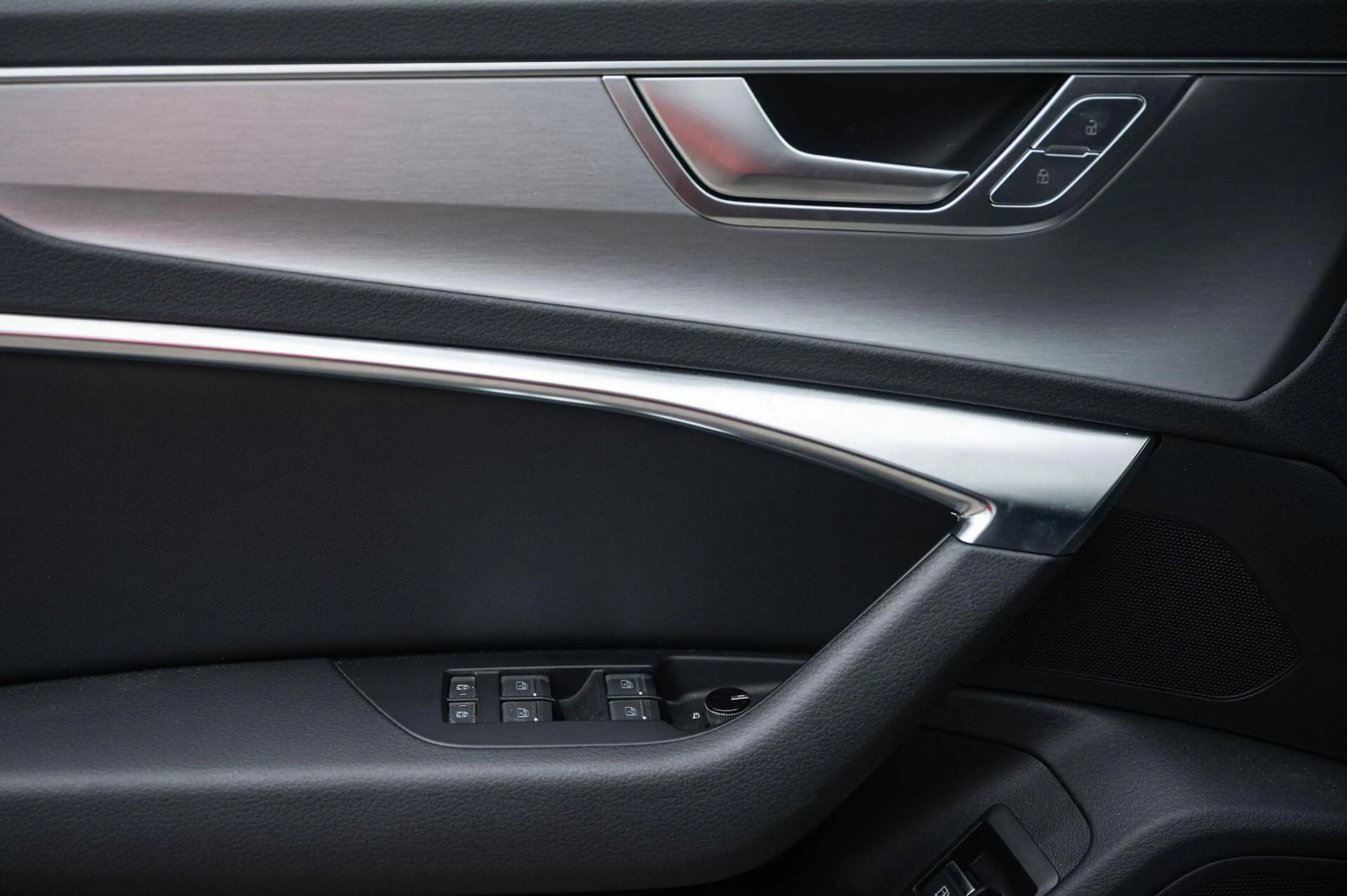 Audi A6 Avant 55 TFSI e quattro Competition TREKHAAK 21INC — photo 27