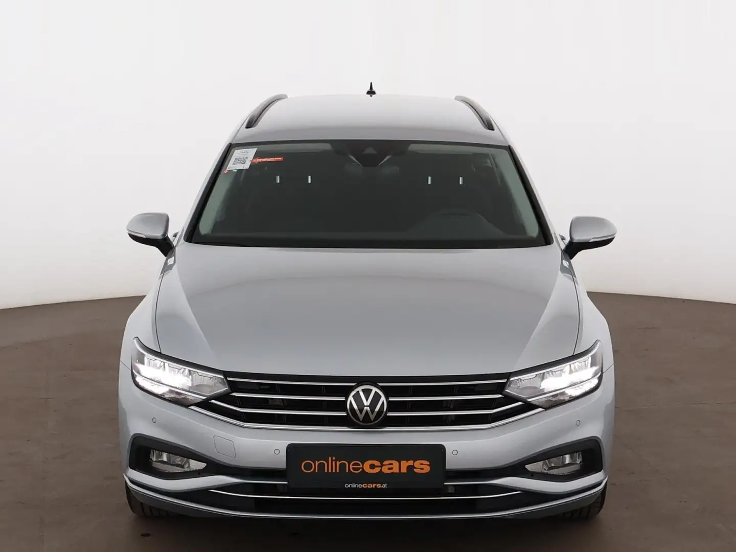 Volkswagen Passat Variant 2.0 TDI Business Aut LED RADAR NAV Silber - 2