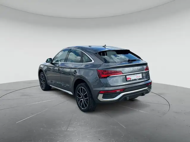 Audi Q5 view 3