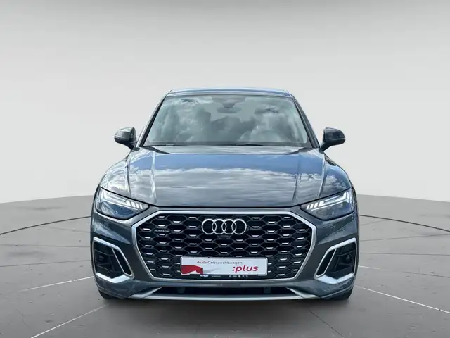 Audi Q5 view 2
