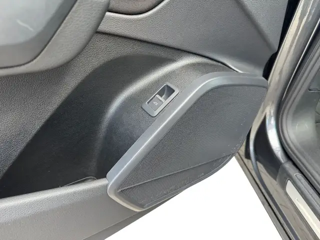 Audi Q5 view 11