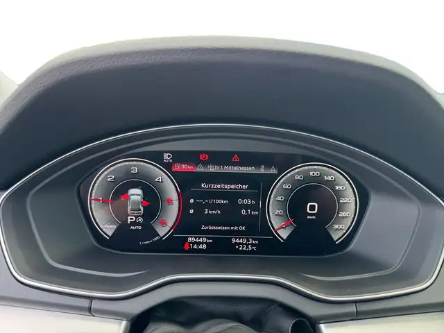 Audi Q5 view 9