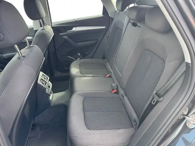 Audi Q5 view 10