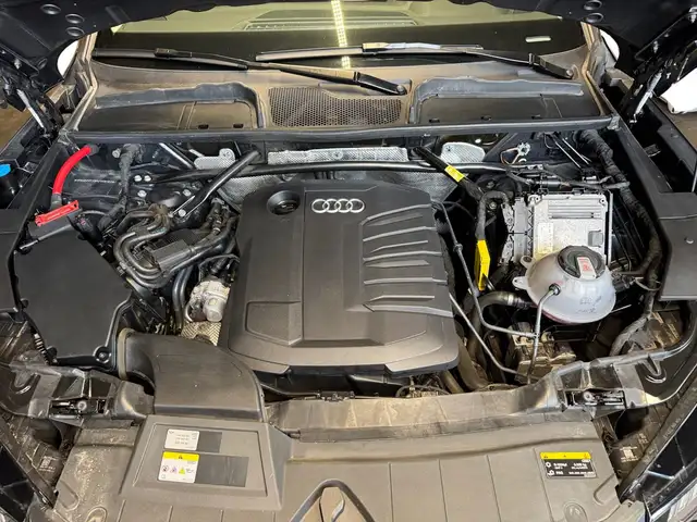 Audi Q5 view 12