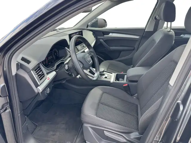 Audi Q5 view 4