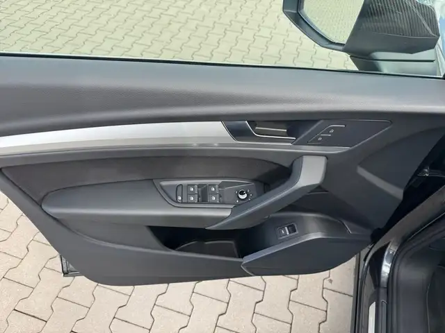 Audi Q5 view 16