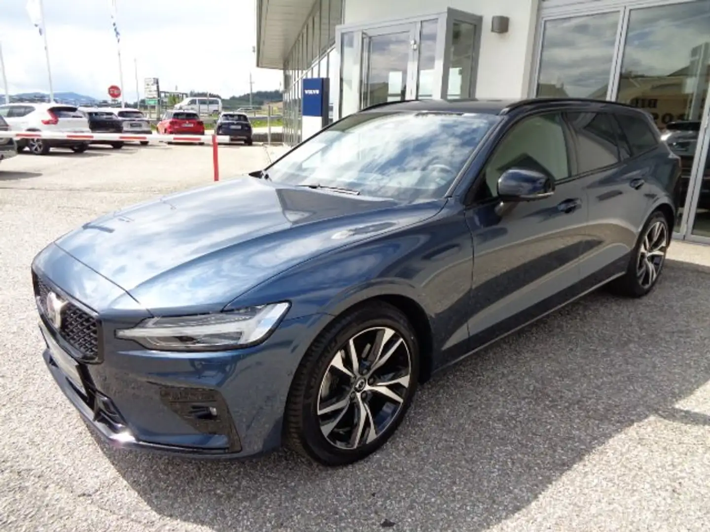 Volvo V60 Plus Dark *reserviert* Blau - 2