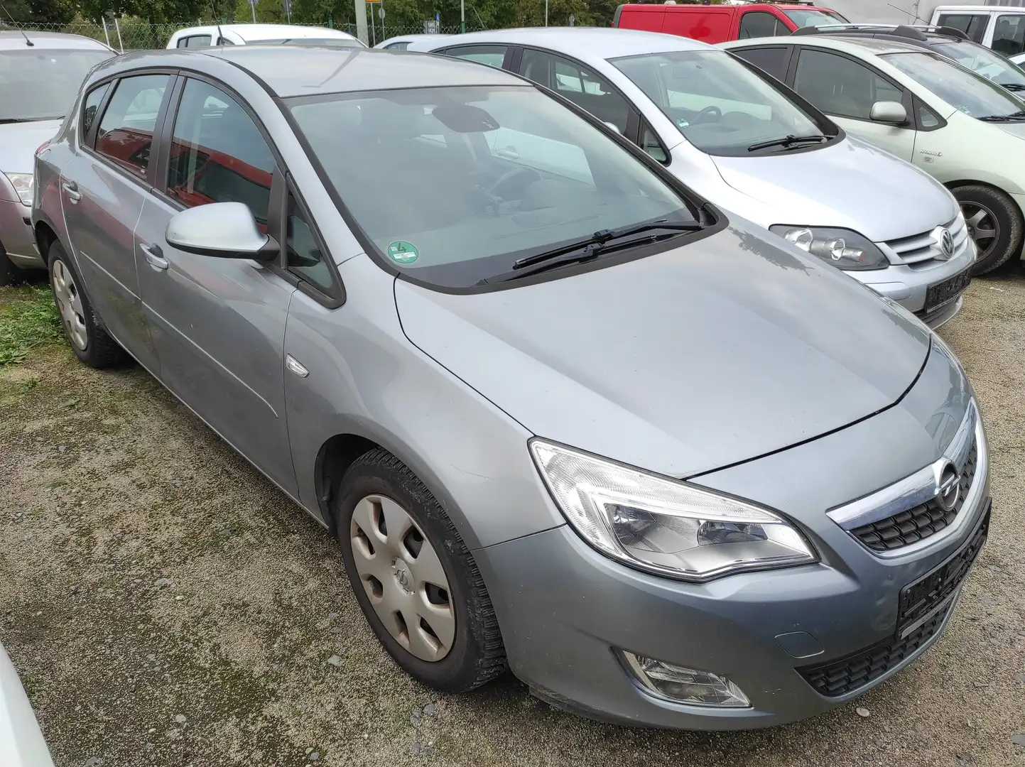 Opel Astra J 1.6 AUTOMATIK KLIMA SHZ SERVO ABS PDC ESP RADIO Grau - 1