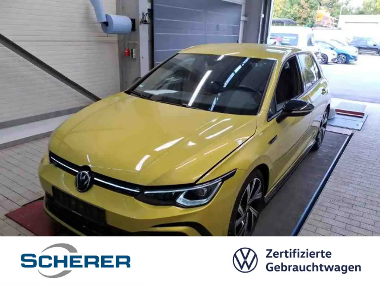 Volkswagen Golf VIII R-Line 1.5 eTSI, DSG, NAVI, RFK, MATRI Gelb - 1
