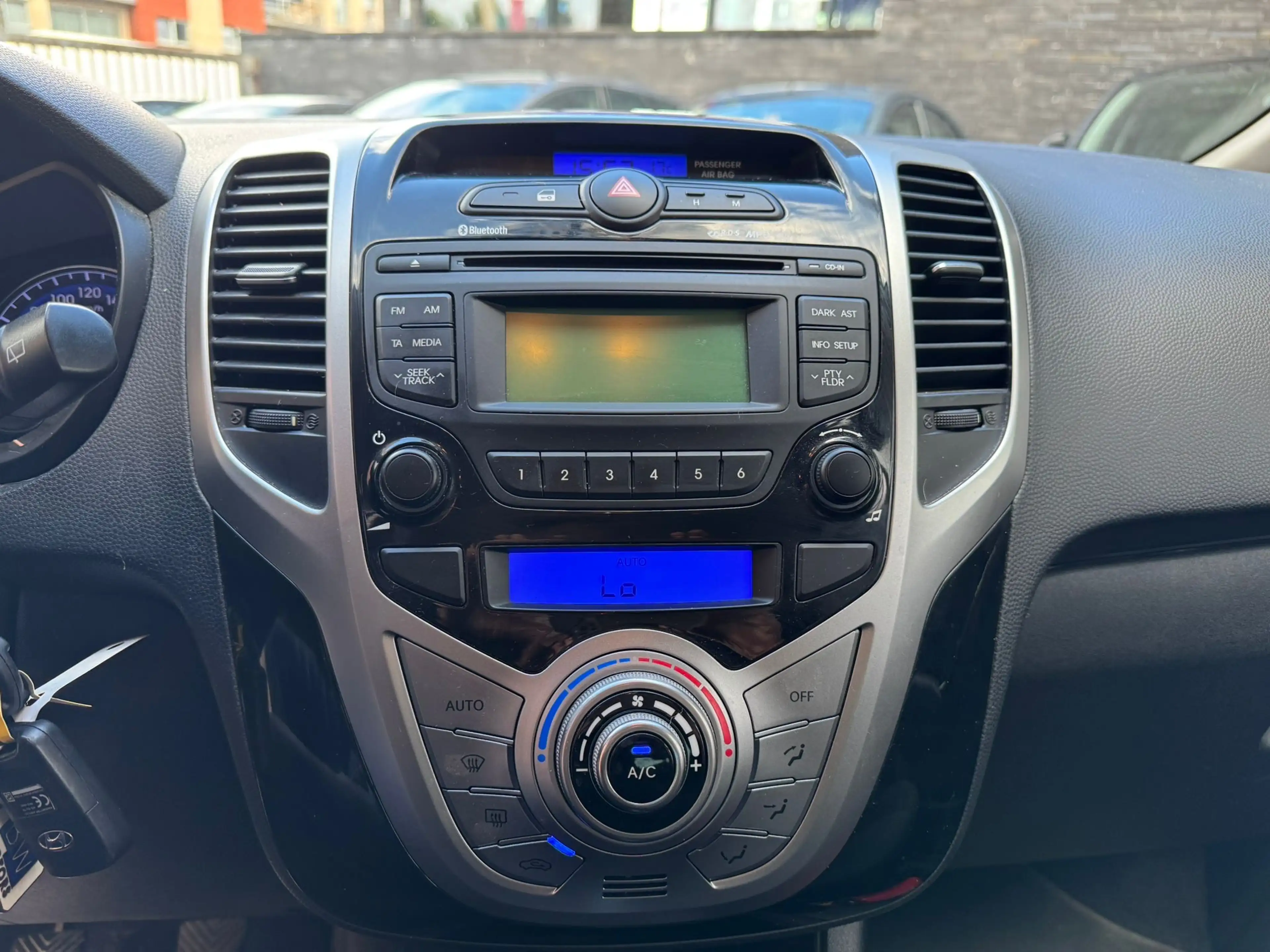 Hyundai iX20 1.4i-AIRCO-JANTES + CARNET COMPLET ! — photo 10