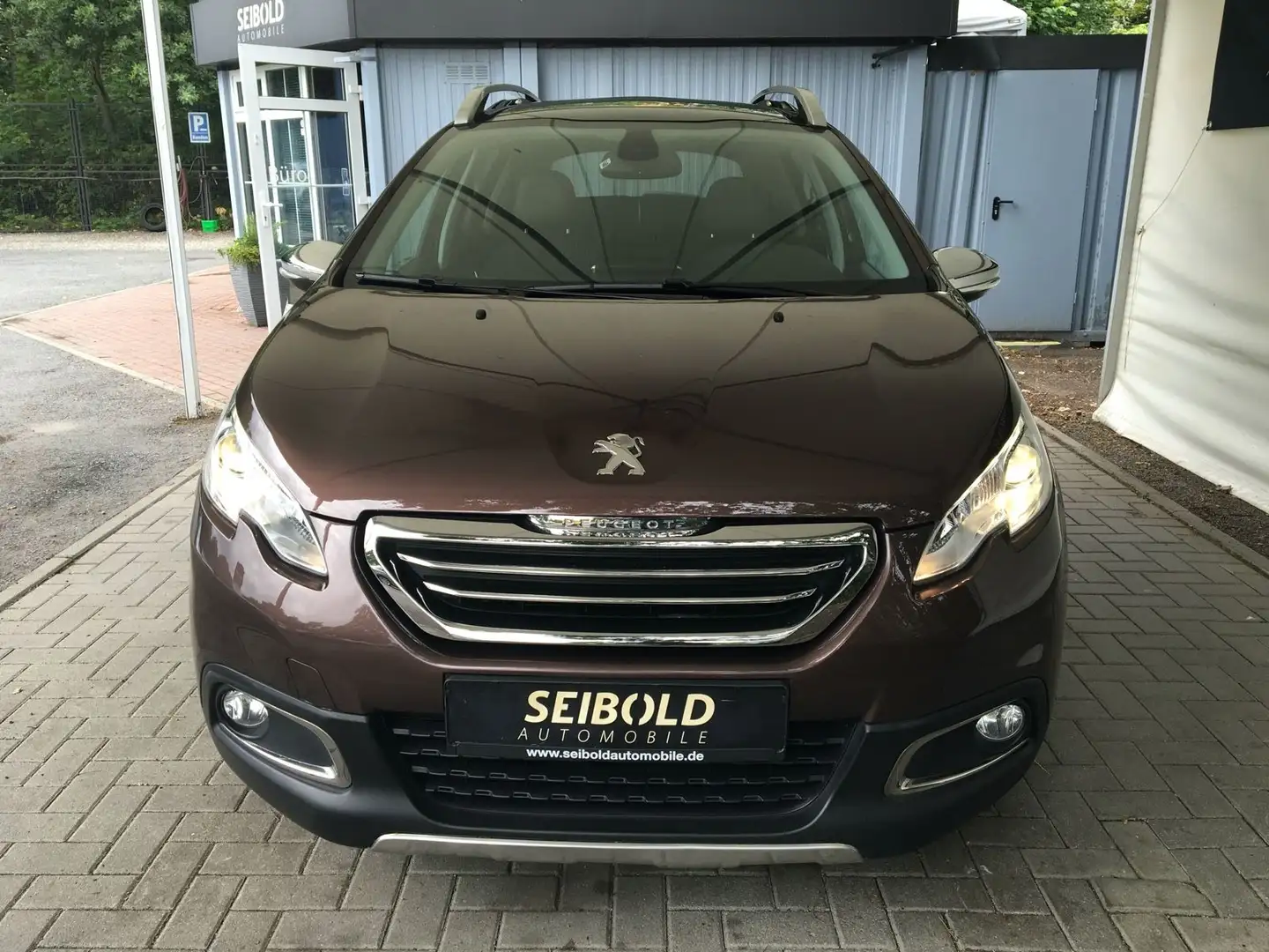 Peugeot 2008 1.6 e-HDi Allure/Navi/Pano/Sitzh/PDC/Tempo Marrone - 2