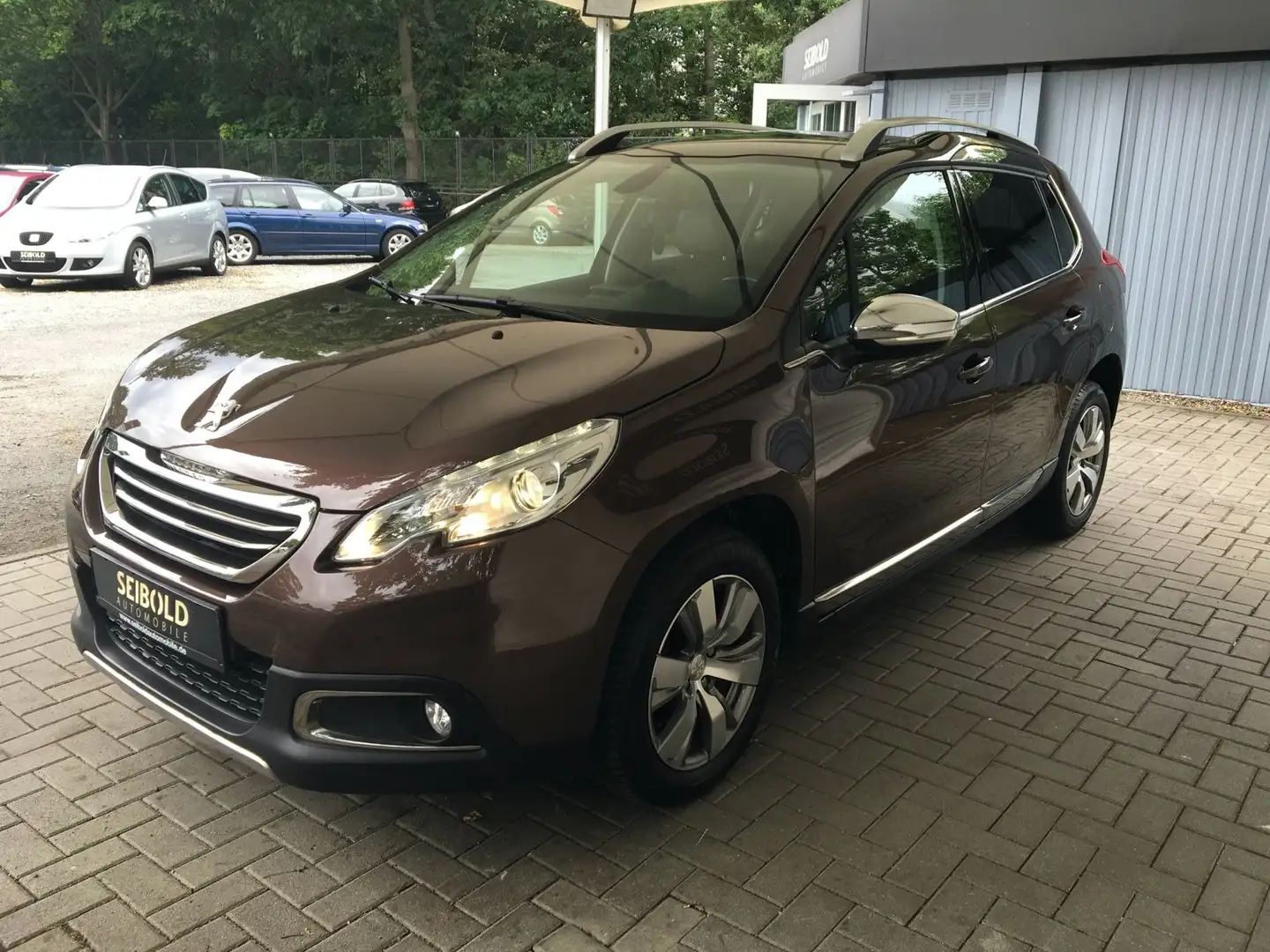 Peugeot 2008 1.6 e-HDi Allure/Navi/Pano/Sitzh/PDC/Tempo Marrone - 1