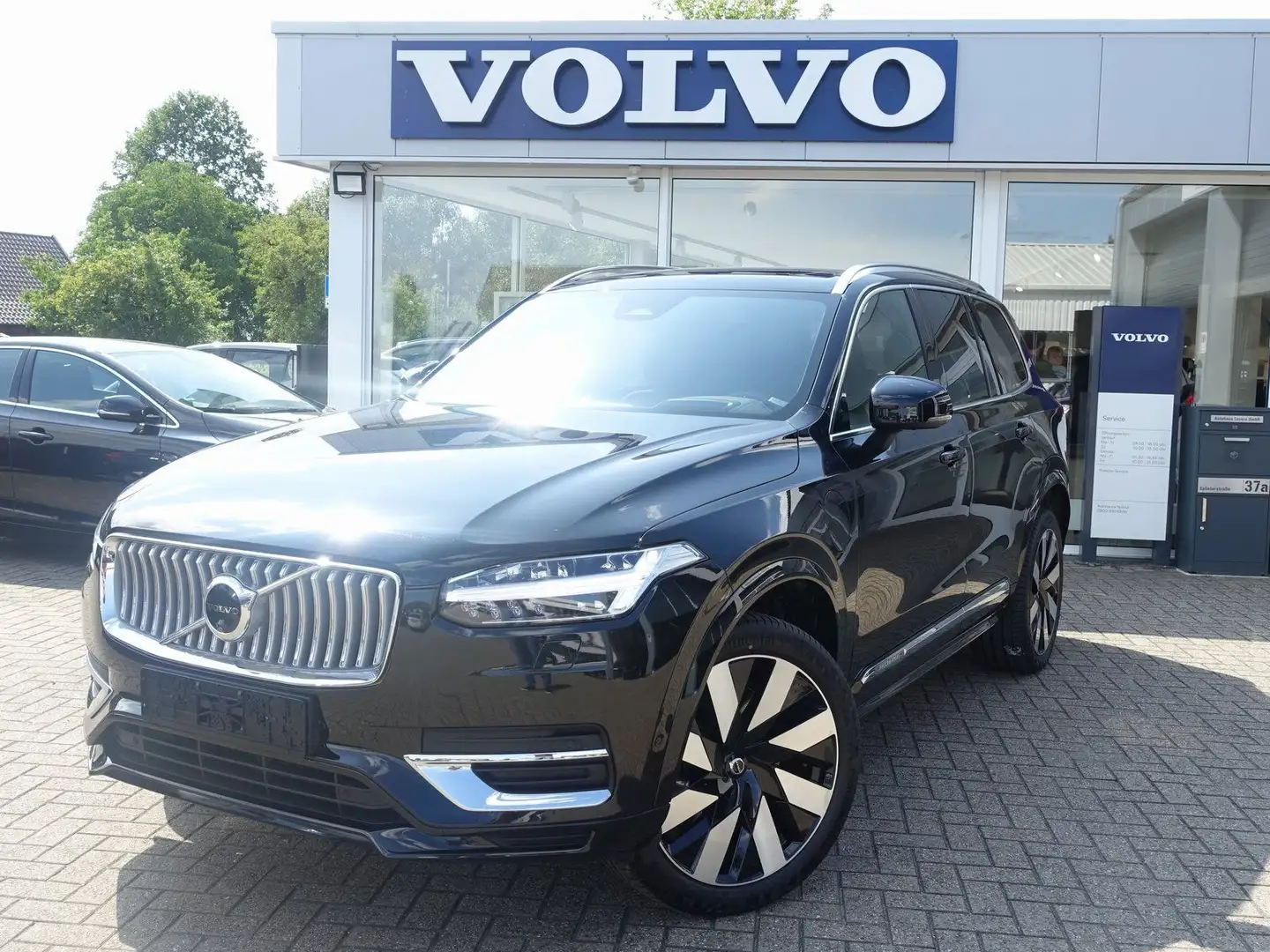 Volvo XC90 Recharge Ultimate T8 AWD/FourC/AHK/B&W/Pano Schwarz - 1