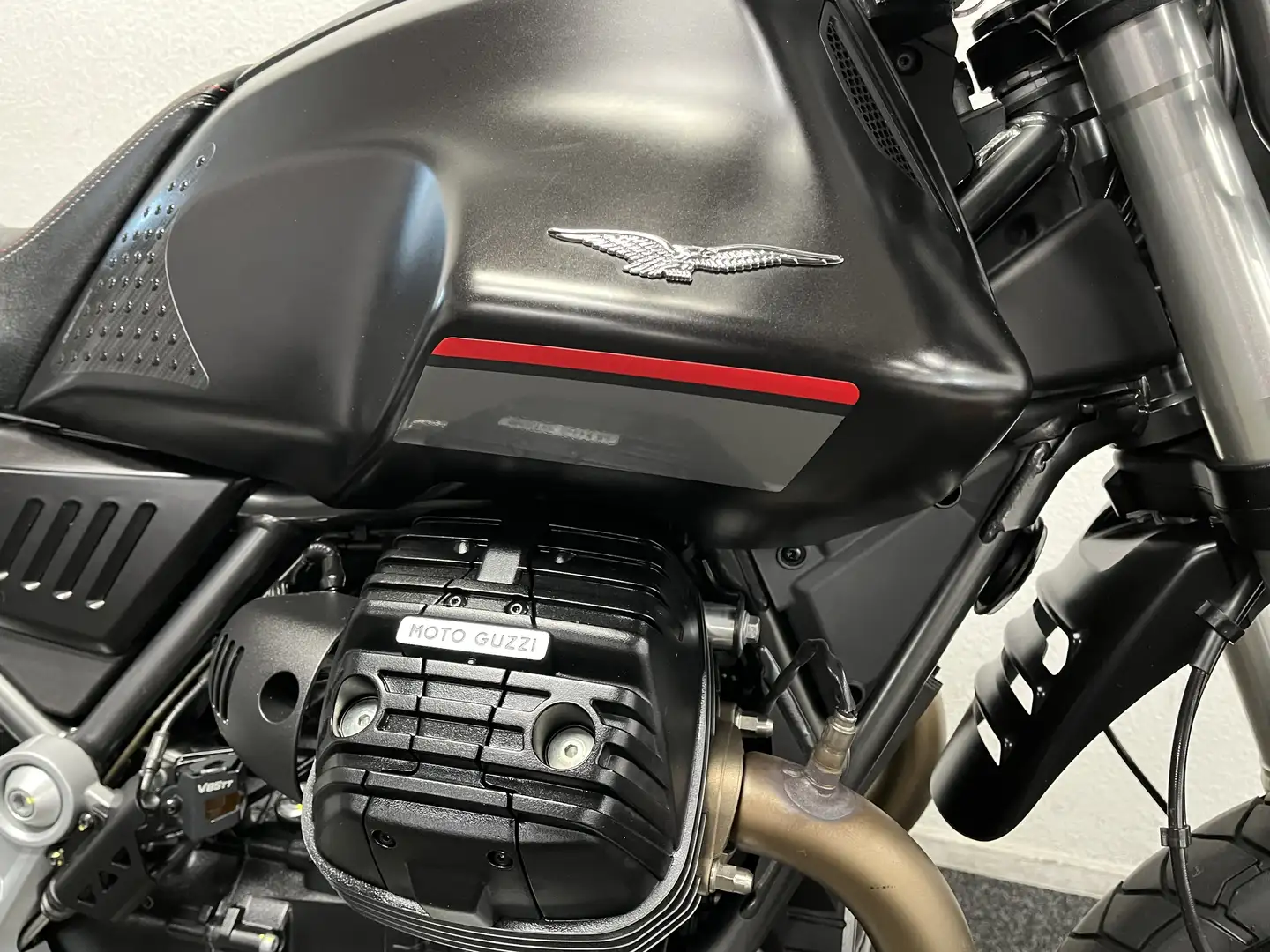 Moto Guzzi V 85 TT MOTOGUZZI Noir - 2