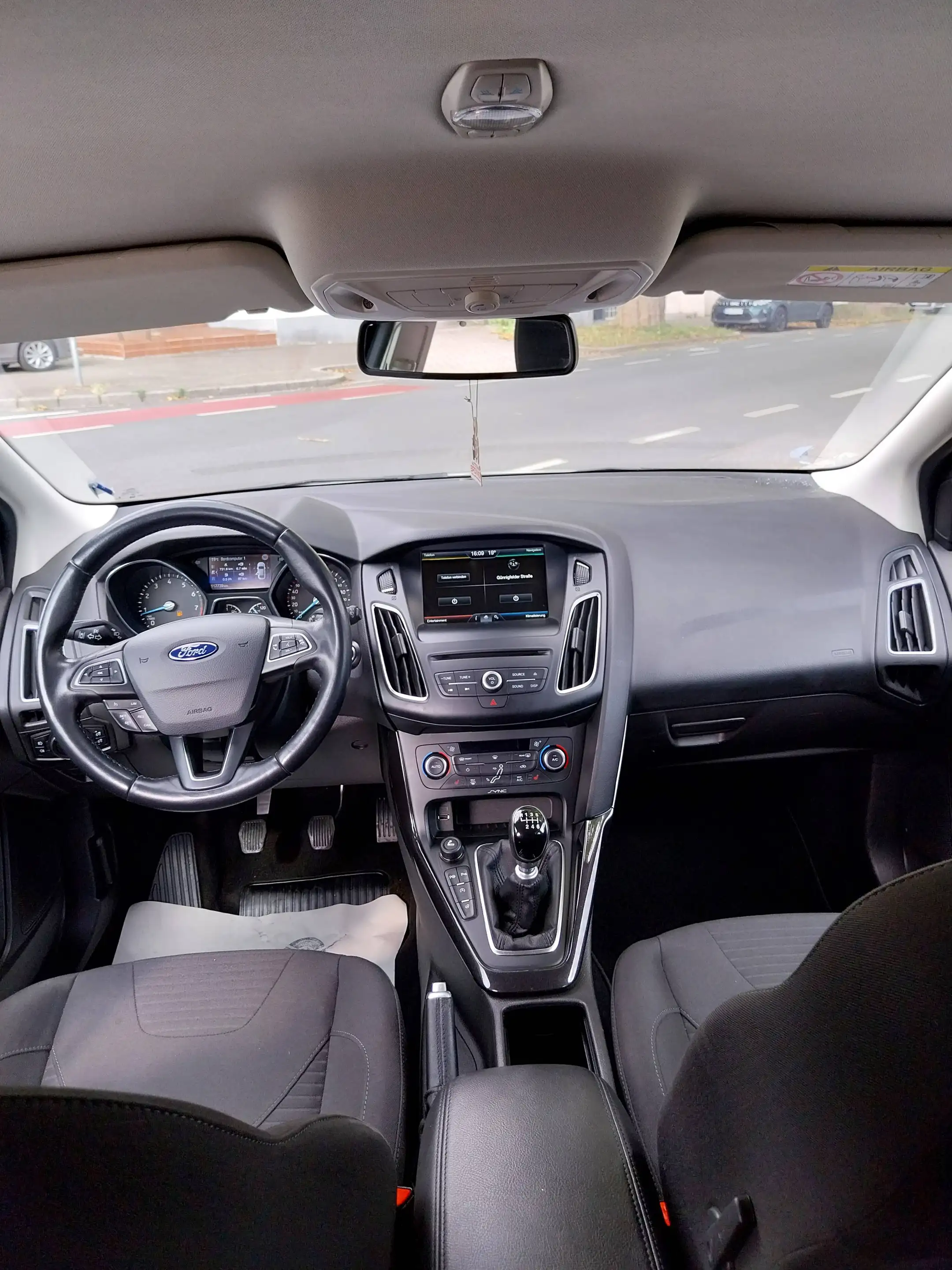 Ford Focus Titanium — photo 9