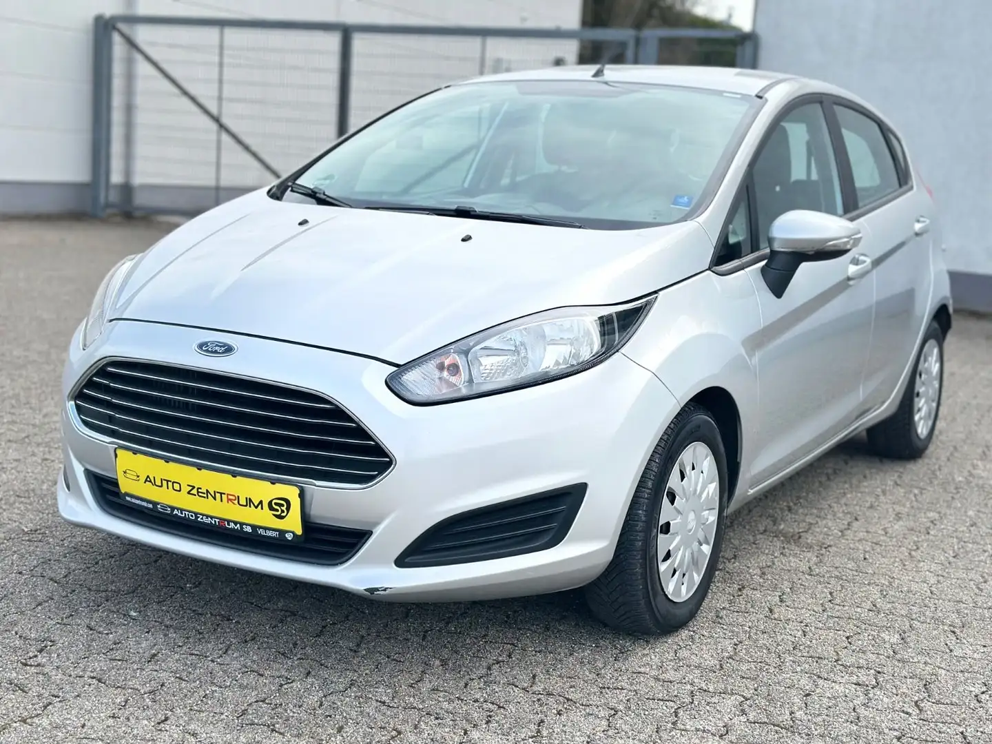 Ford Fiesta 1,6 TDCi 95 PS ECOnetic*AC*BT Silber - 2