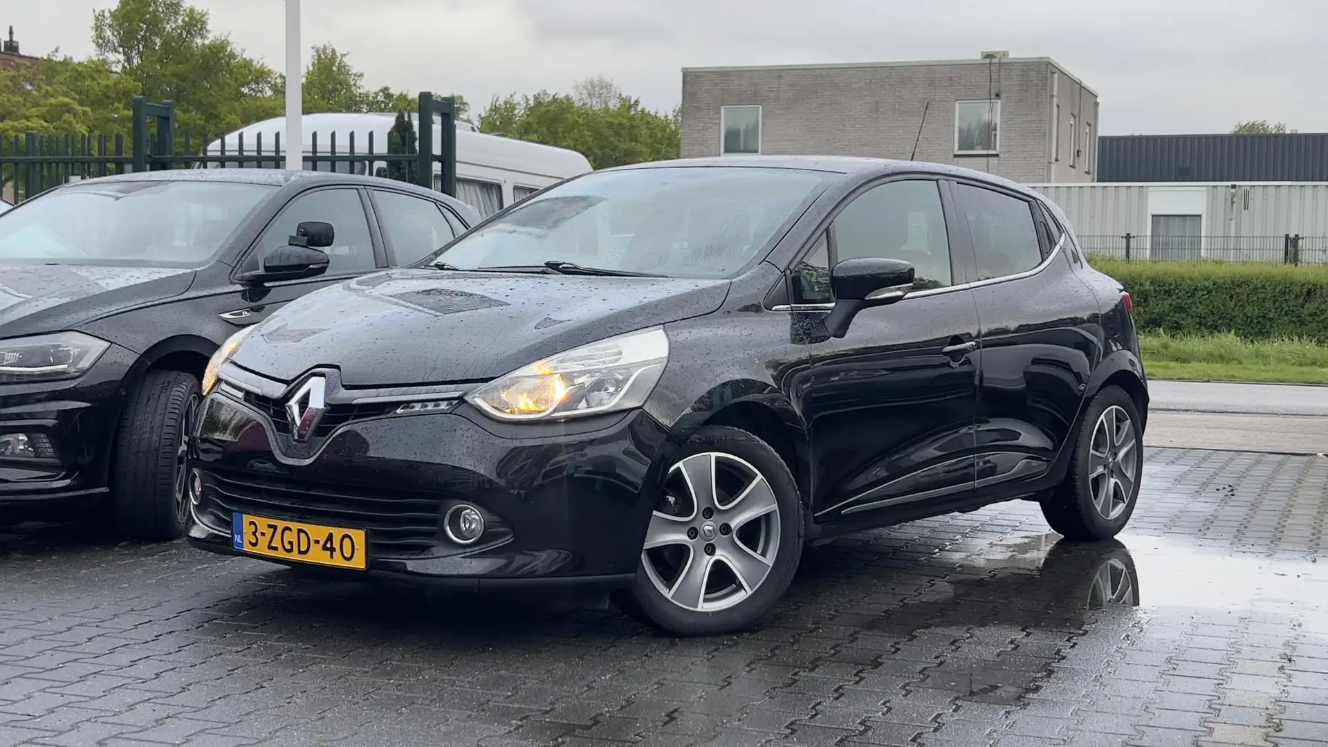 Renault Clio 0.9 TCe ECO Night&Day incl. Nieuwe APK Zwart - 1