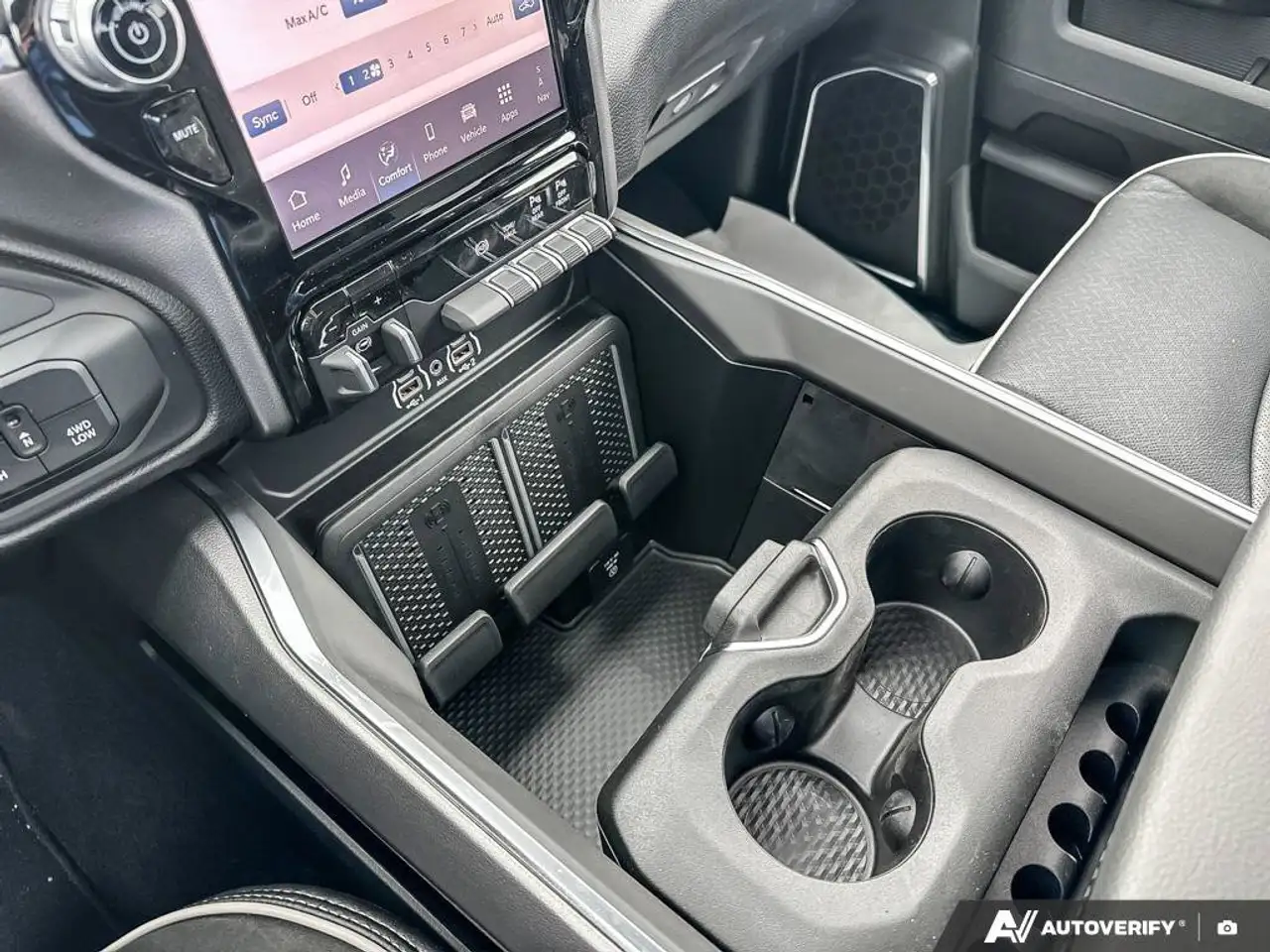 RAM 3500 снимка RAM 3500