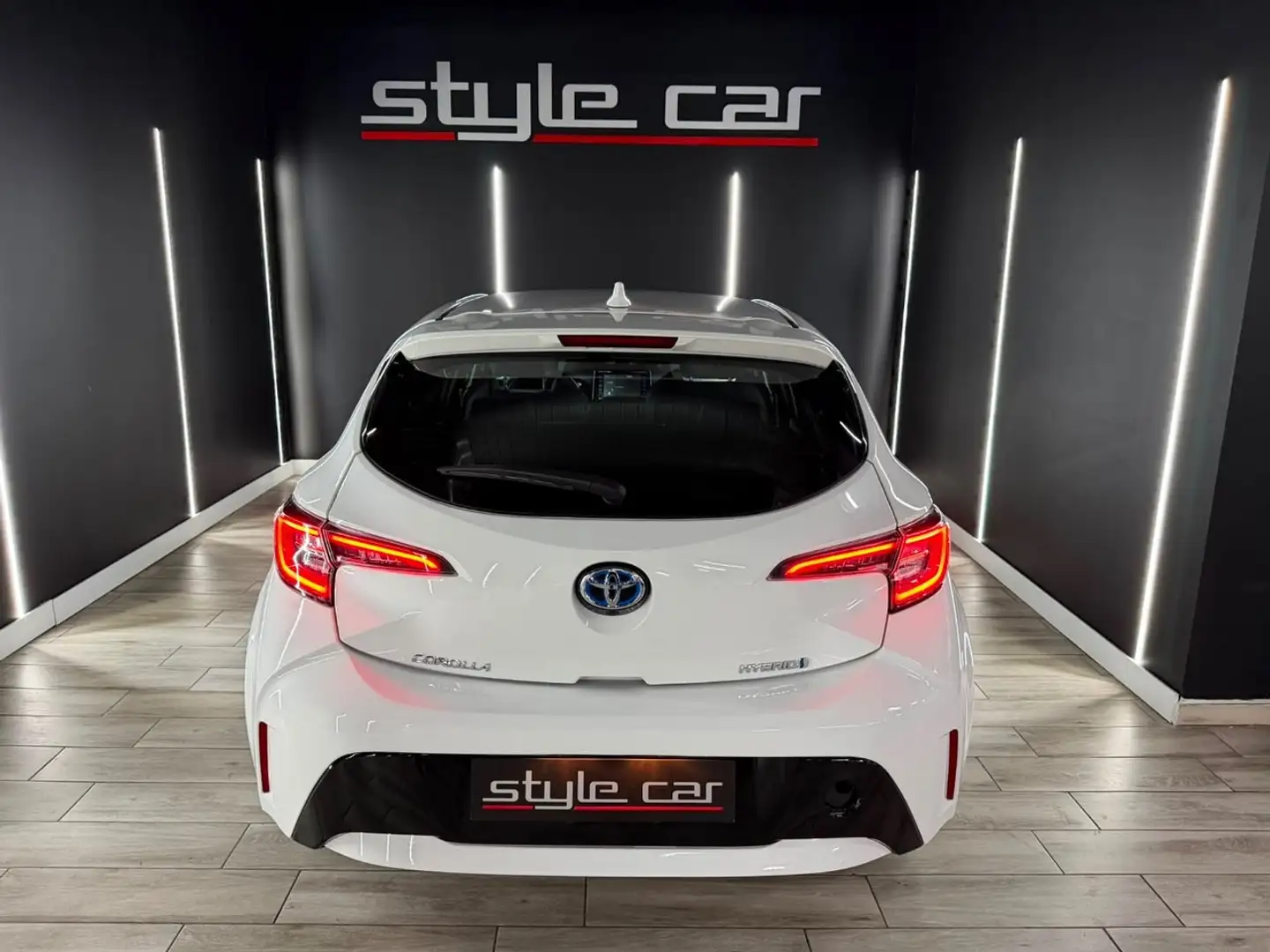 Toyota Corolla 1.8 125H ACTIVE TECH ECVT Blanco - 2