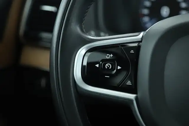 Volvo XC90 B5 AWD INSCRIPTION 7-SITZE LED NAVI HUD PANO Ansicht 19