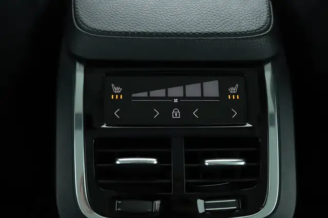 Volvo XC90 B5 AWD INSCRIPTION 7-SITZE LED NAVI HUD PANO Ansicht 24