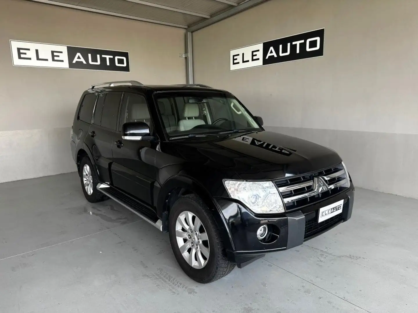 Mitsubishi Pajero 3.2 DI-D 16V aut. 7 Posti Instyle Uniprop. Tetto Noir - 1