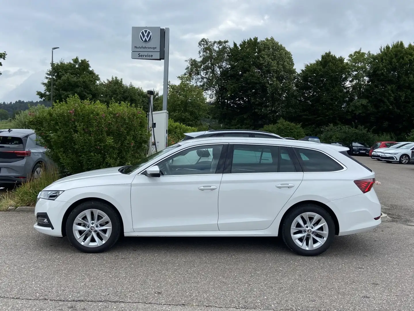 Skoda Octavia Combi 2.0 TDI DSG Style 17"+NAVI-COLUMBU Weiß - 2